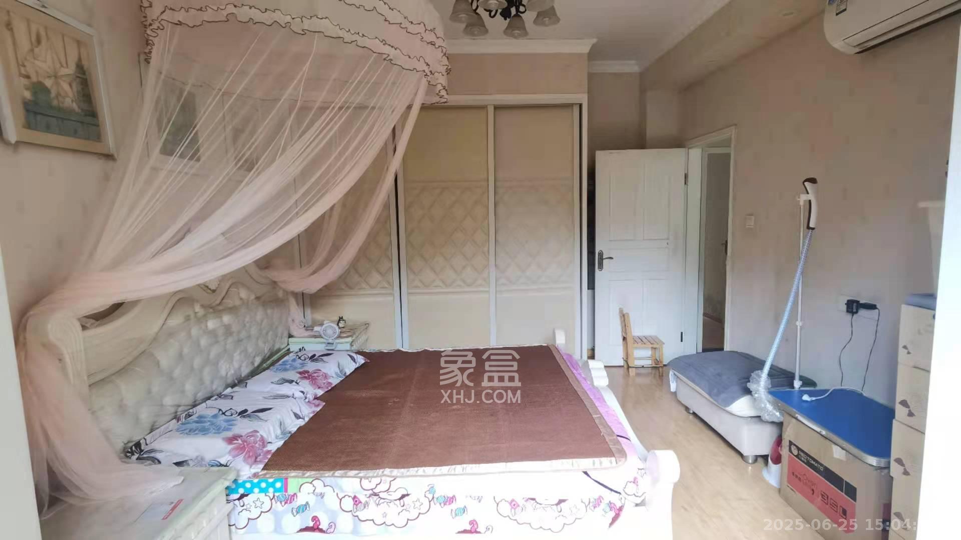 山水湾  3室2厅1卫   2300.00元/月室内图