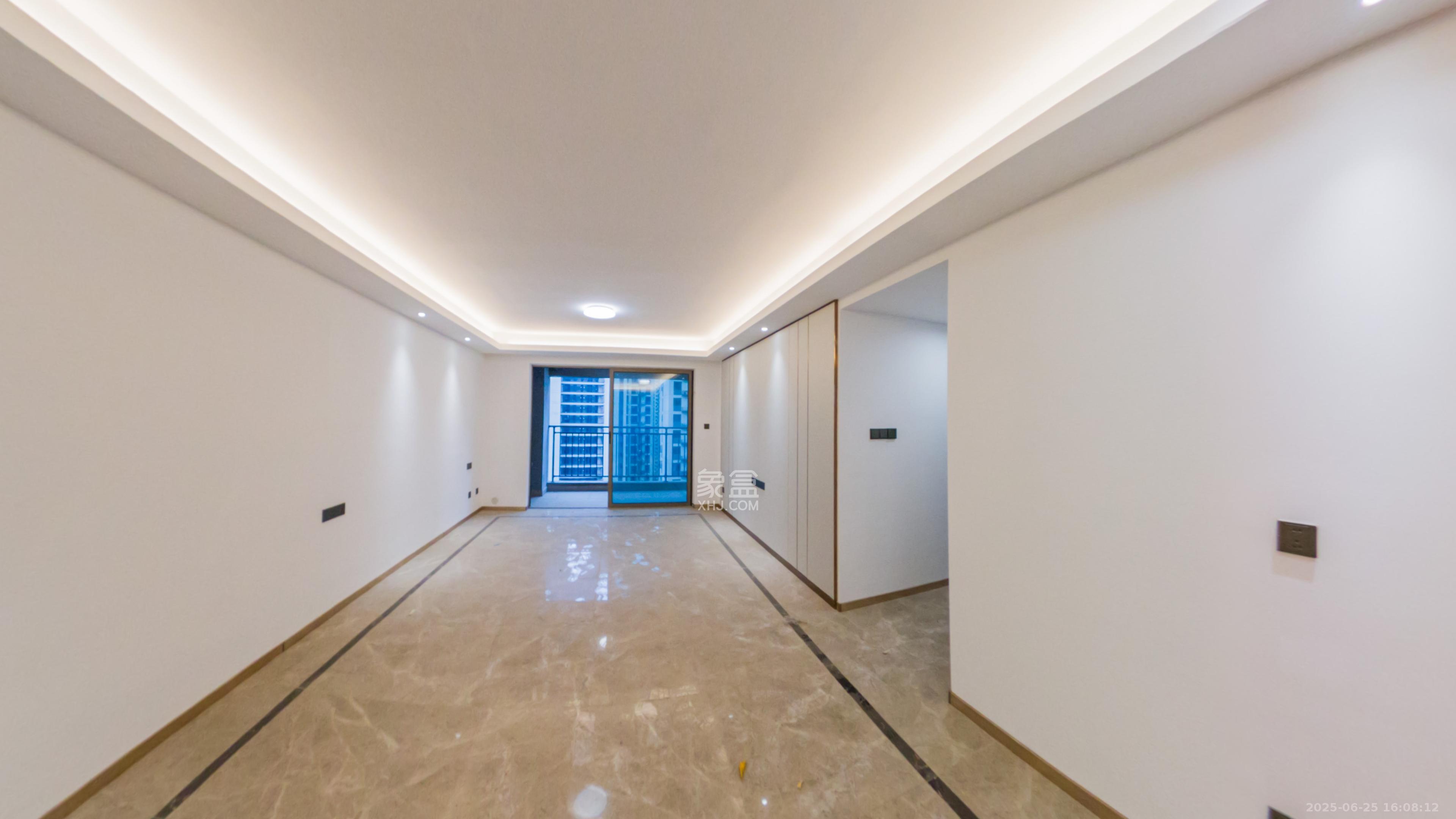 旭辉雨花郡 4室2厅2卫 198.0万 旭辉雨花郡 4室2厅2卫 198.0万客厅