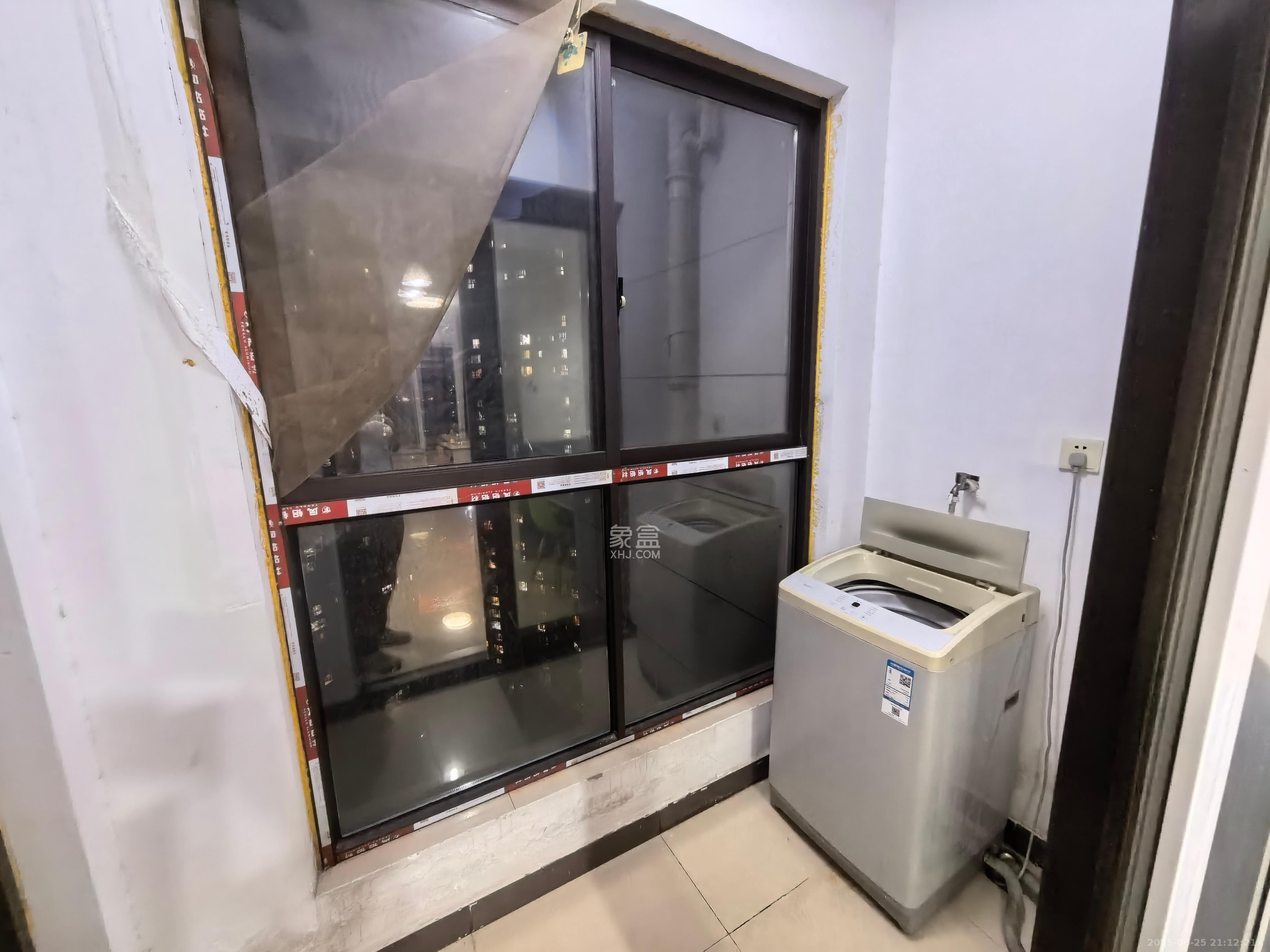 绿地海外滩一期  4室2厅2卫    2400.0元/月 绿地海外滩一期  4室2厅2卫    2400.0元/月室内图