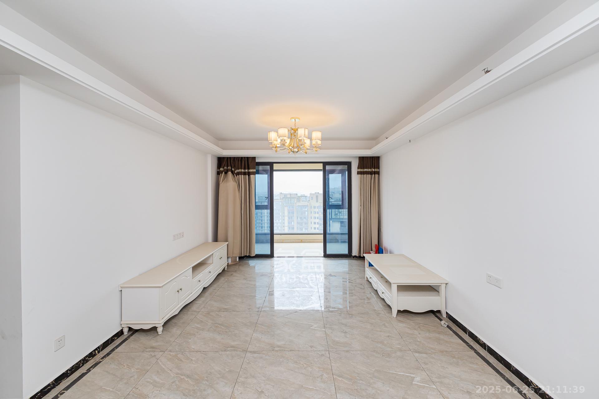 万润滨江天著 4室2厅2卫 103.8万 万润滨江天著 4室2厅2卫 103.8万客厅