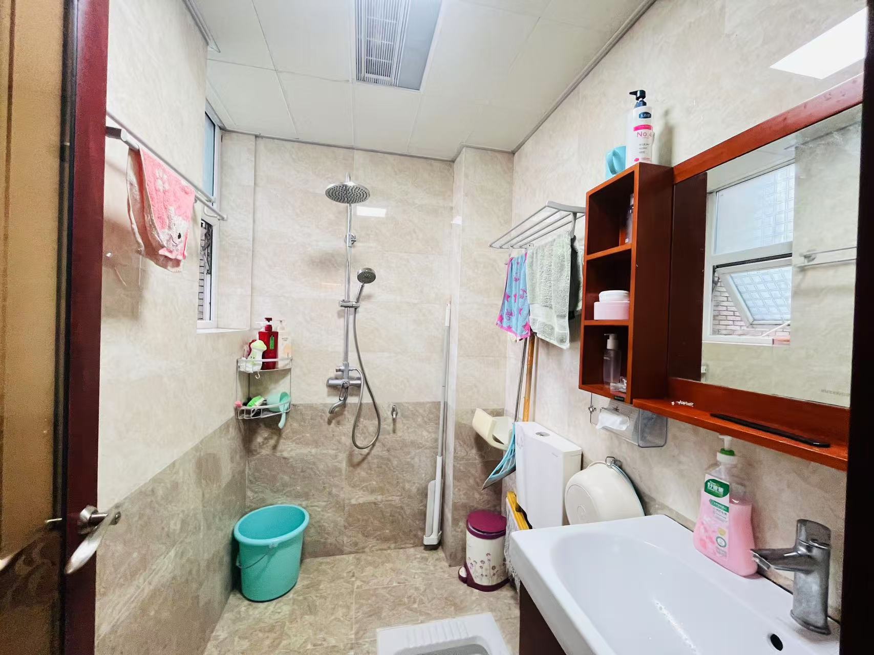 高盛澧园一二期  3室2厅2卫    72.0万 高盛澧园一二期  3室2厅2卫    72.0万客厅