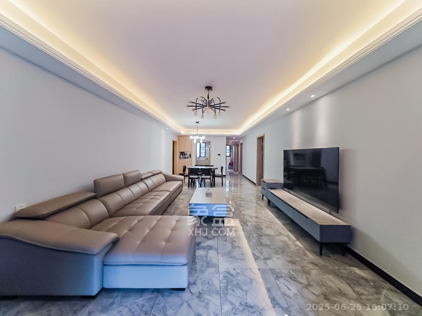 长沙高铁吾悦广场  3室2厅2卫    147.0万 长沙高铁吾悦广场  3室2厅2卫    147.0万客厅