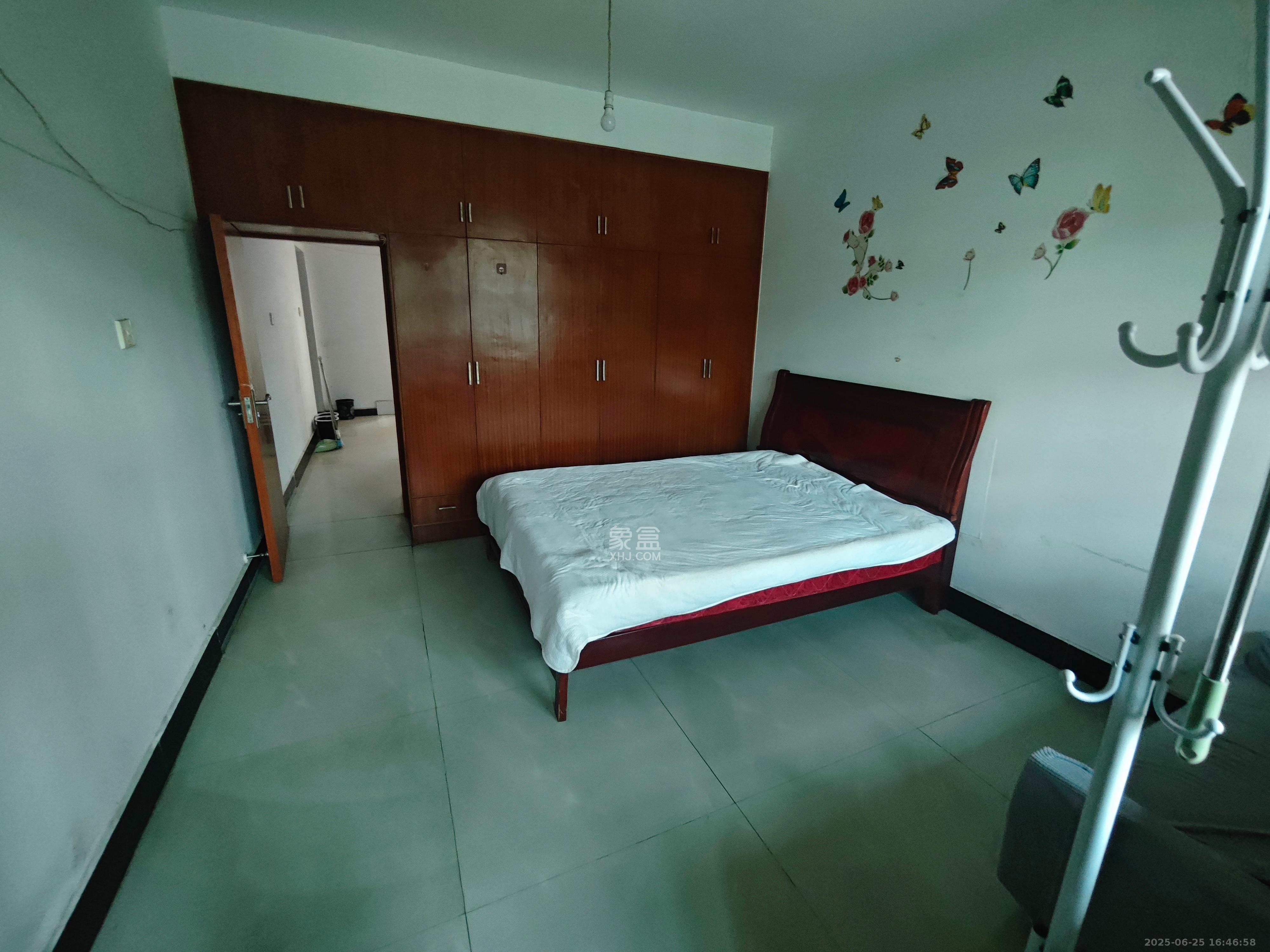 黄泥岭社区  1室1厅1卫    1000.0元/月 黄泥岭社区  1室1厅1卫    1000.0元/月室内图