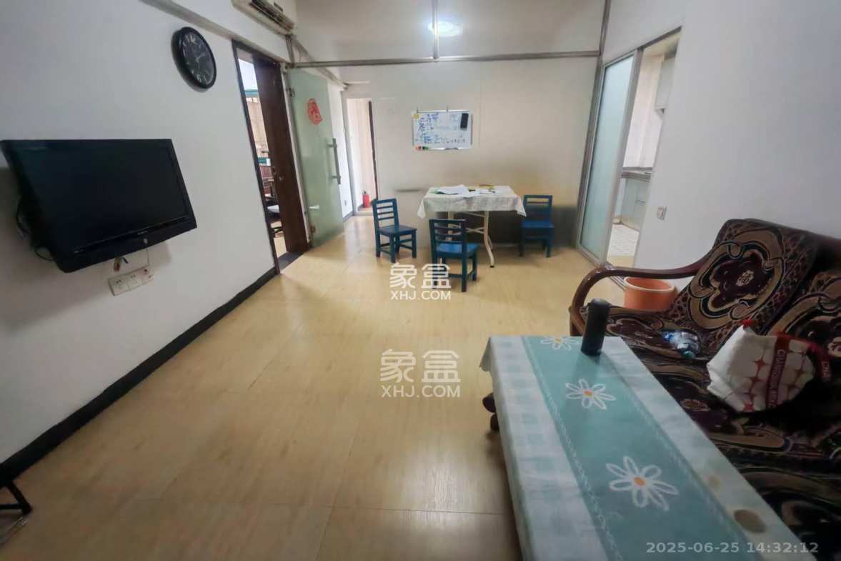 长房凤凰佳园  2室1厅1卫    1200.0元/月 长房凤凰佳园  2室1厅1卫    1200.0元/月室内图