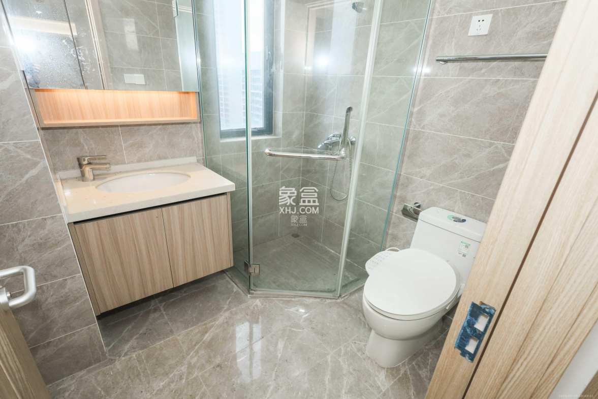 南山梅溪一方  4室2厅2卫    178.0万 南山梅溪一方  4室2厅2卫    178.0万卫生间