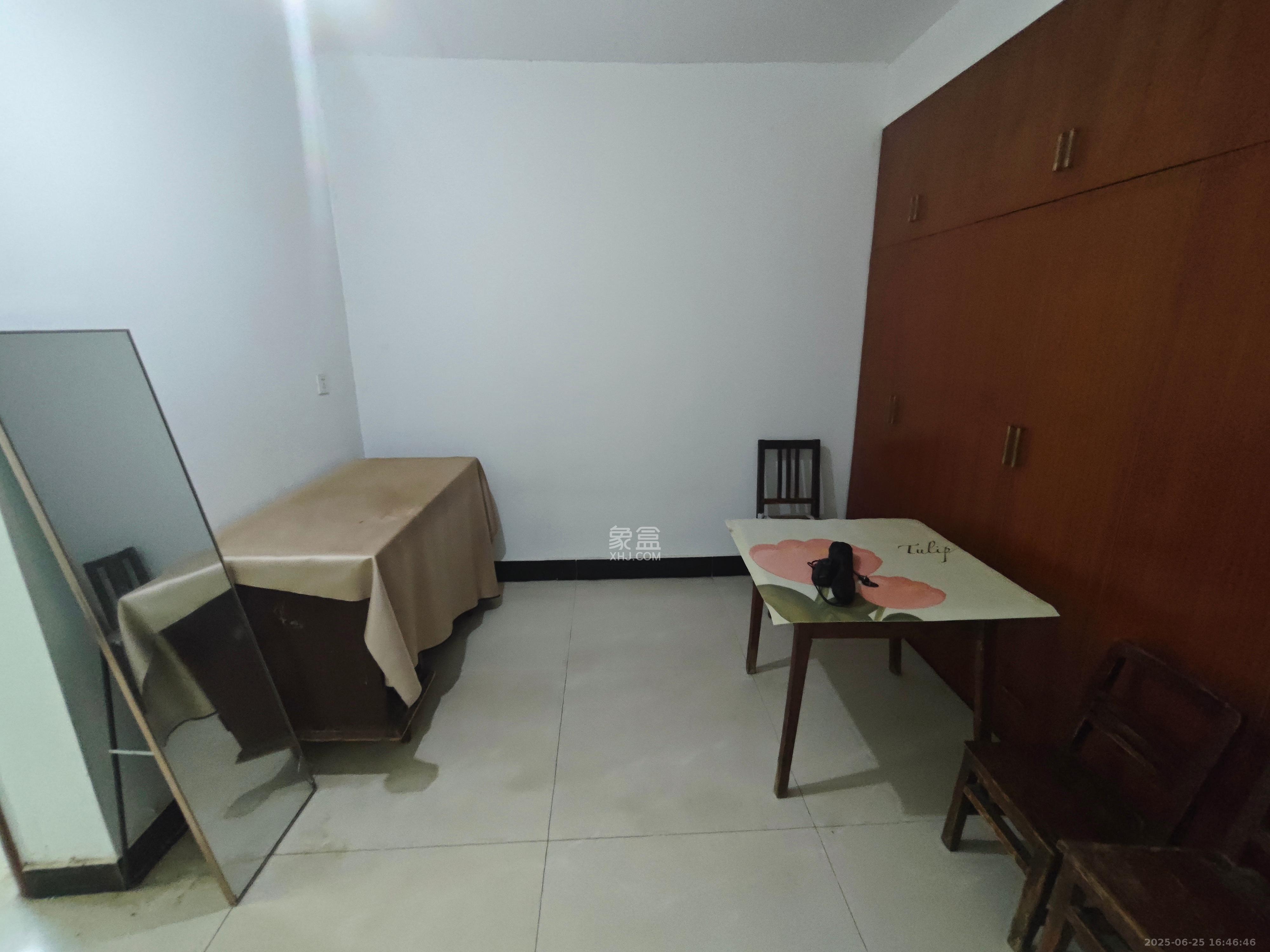 黄泥岭社区  1室1厅1卫    1000.0元/月 黄泥岭社区  1室1厅1卫    1000.0元/月室内图