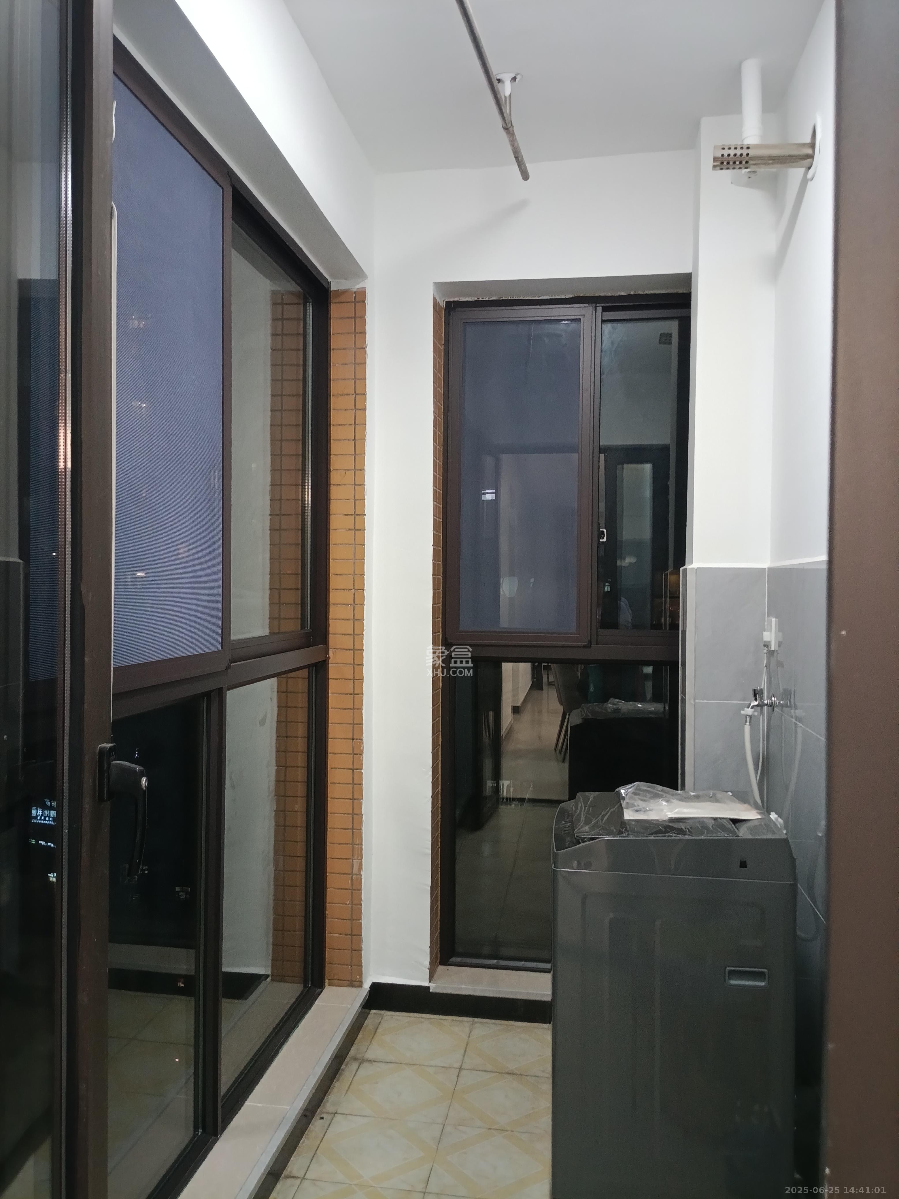 德润小区(丰升德润小区) 4室2厅2卫 3200.0元/月 德润小区(丰升德润小区) 4室2厅2卫 3200.0元/月室内图