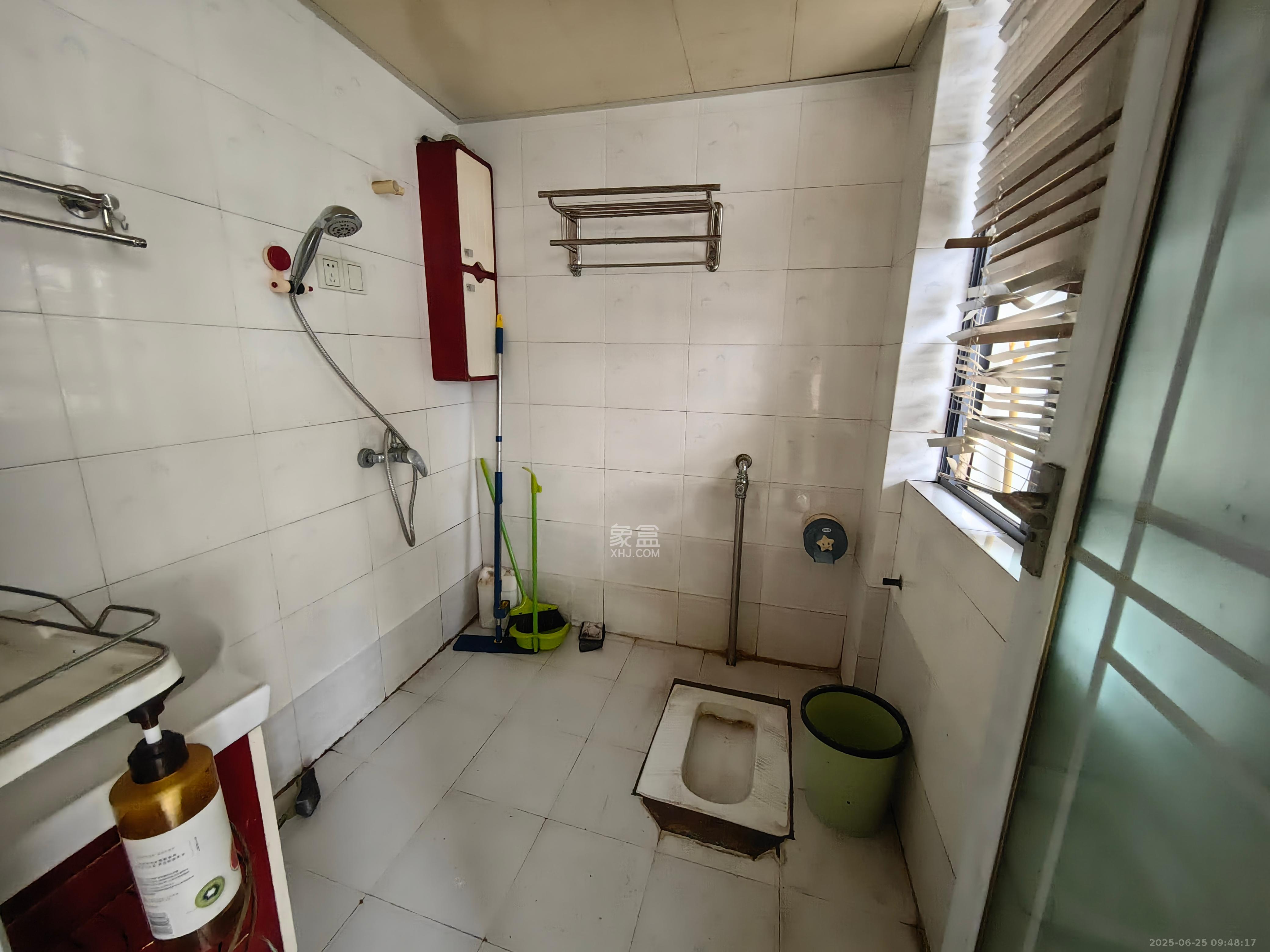 三万英尺  1室1厅1卫    1500.0元/月 三万英尺  1室1厅1卫    1500.0元/月室内图