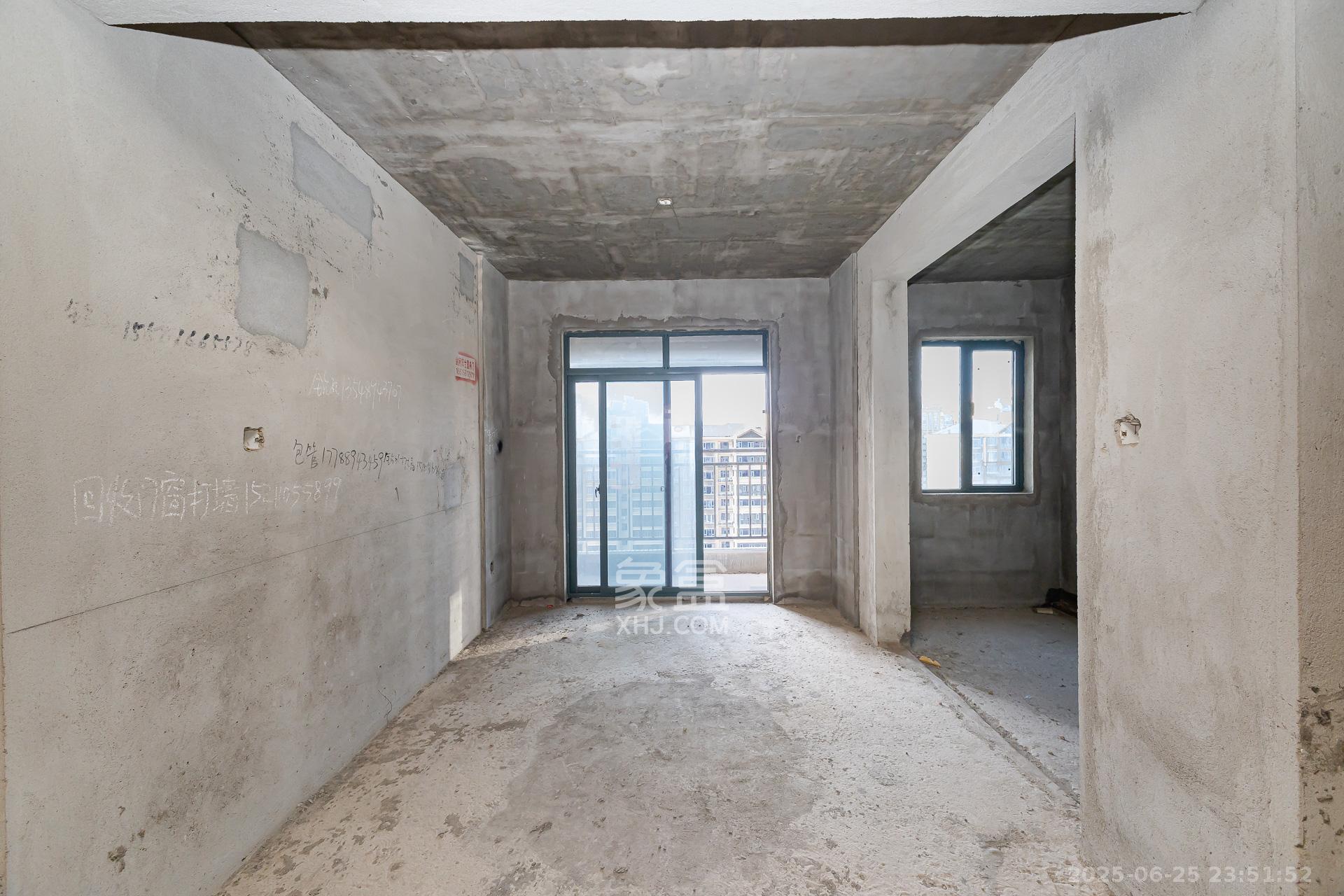 金湘苑(星澜之悦) 5室2厅2卫 98.0万 金湘苑(星澜之悦) 5室2厅2卫 98.0万客厅