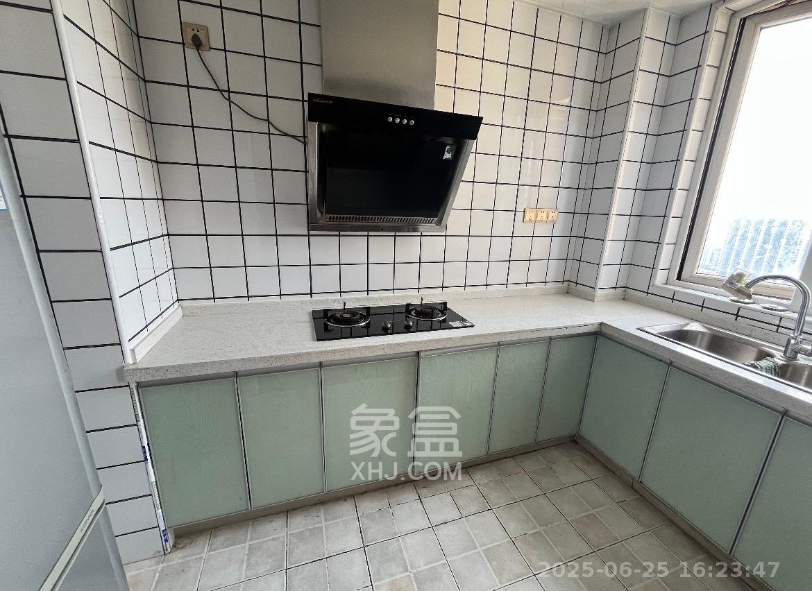 金地格林公馆  3室2厅2卫    2500.0元/月 金地格林公馆  3室2厅2卫    2500.0元/月室内图