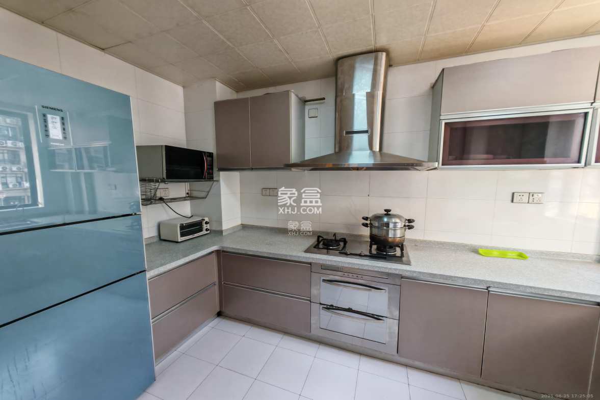 世嘉国际华城 3室2厅2卫 4500.0元/月 世嘉国际华城 3室2厅2卫 4500.0元/月室内图