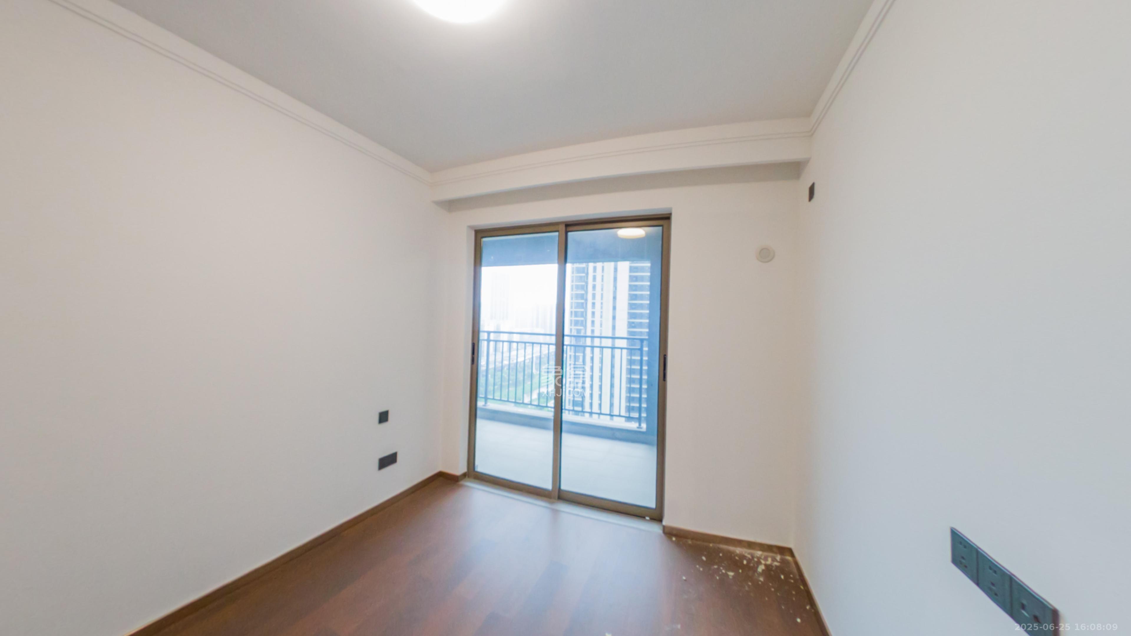 旭辉雨花郡 4室2厅2卫 198.0万 旭辉雨花郡 4室2厅2卫 198.0万卧室