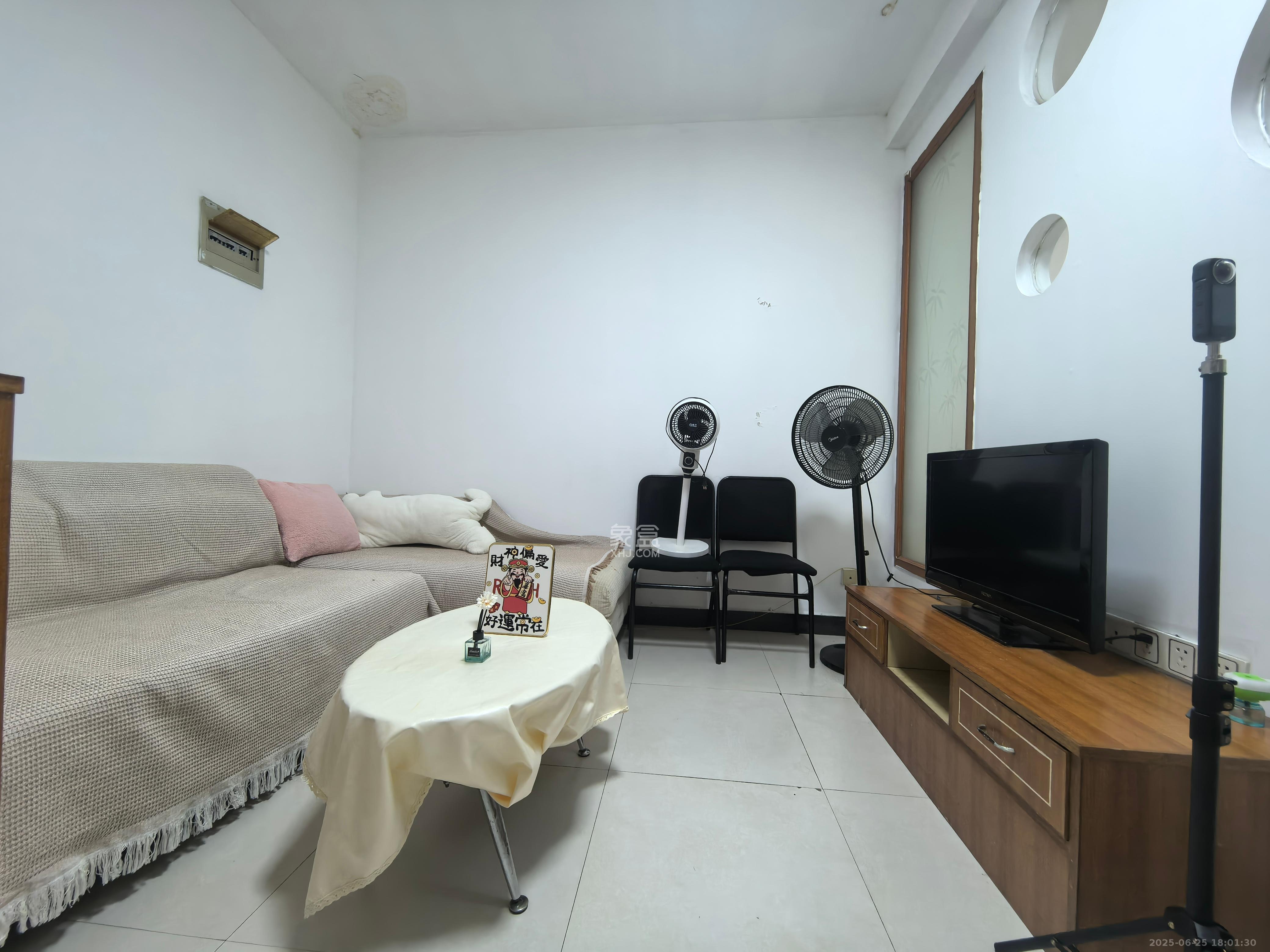 满庭芳小区  1室1厅1卫   1500.00元/月室内图