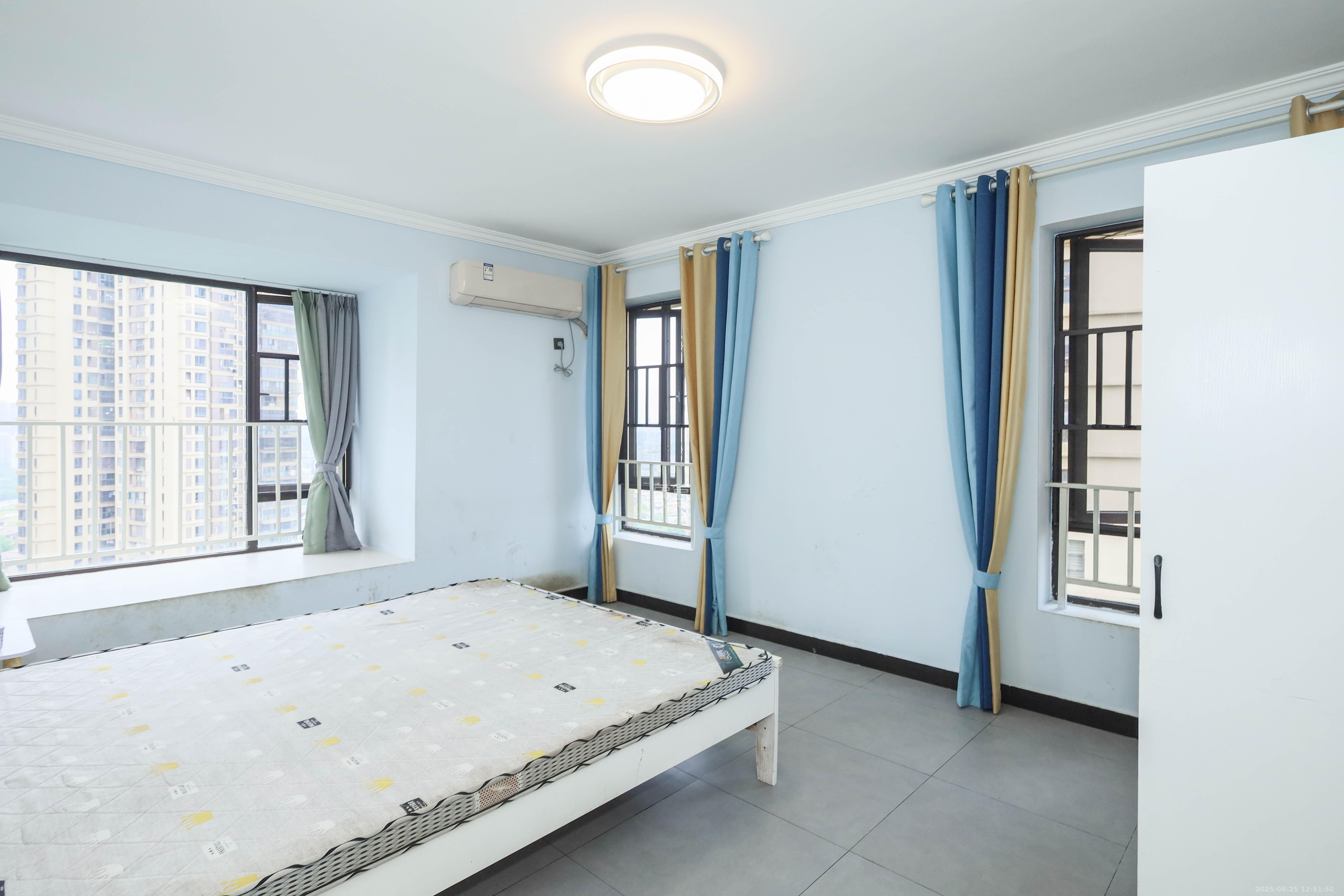 保利麓谷林语F区  4室2厅2卫    118.0万 保利麓谷林语F区  4室2厅2卫    118.0万卧室