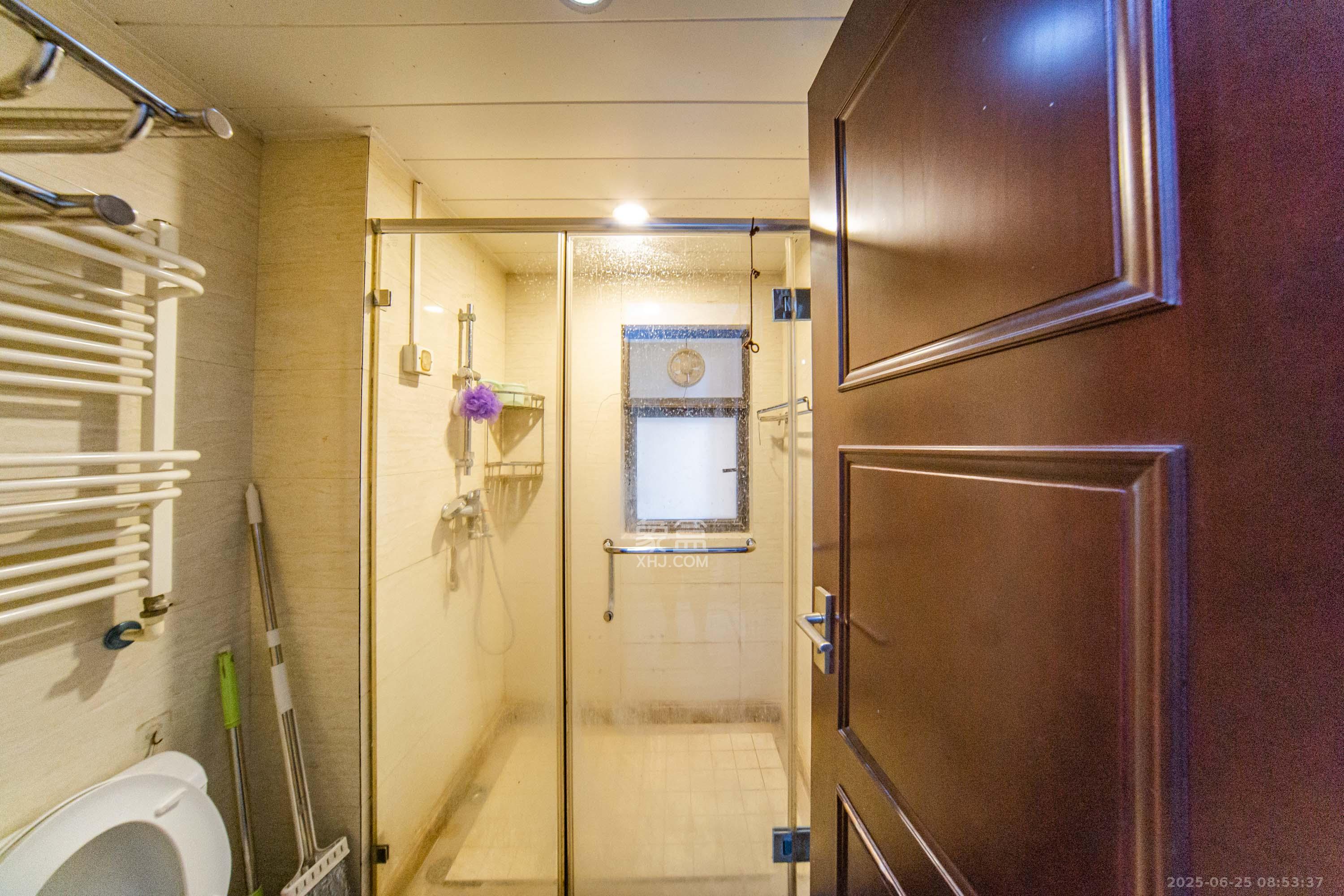 中海国际一期 3室2厅2卫 1800.0元/月 中海国际一期 3室2厅2卫 1800.0元/月室内图