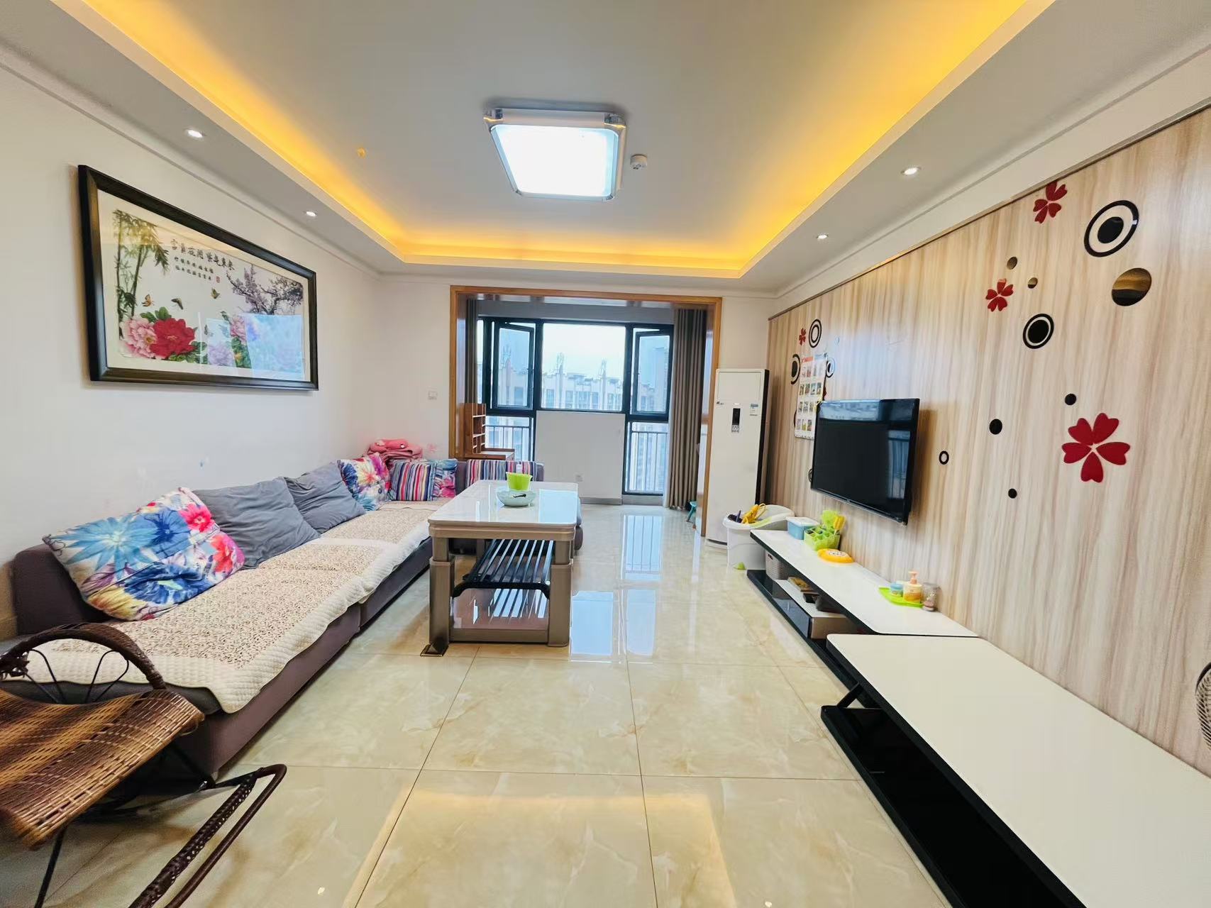 高盛澧园一二期  3室2厅2卫    72.0万 高盛澧园一二期  3室2厅2卫    72.0万客厅