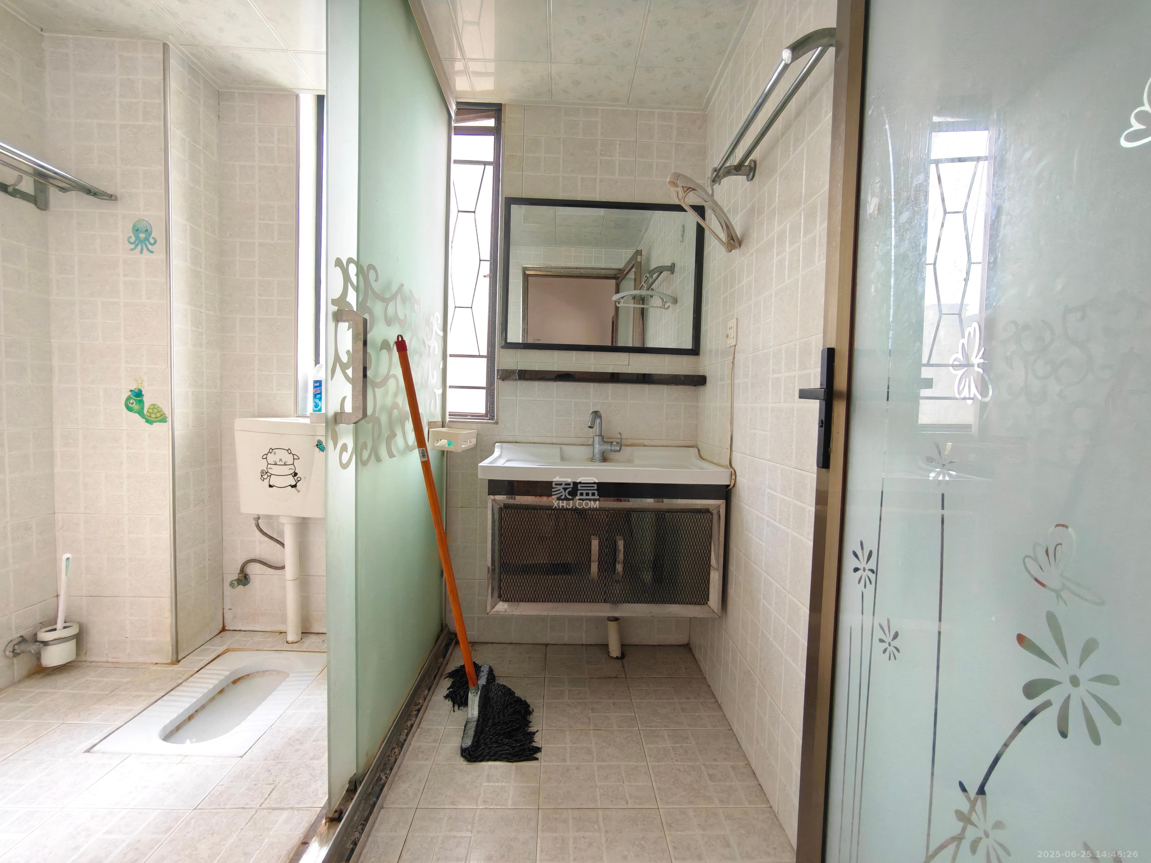 中建麓山和苑  3室2厅1卫   1800.00元/月室内图