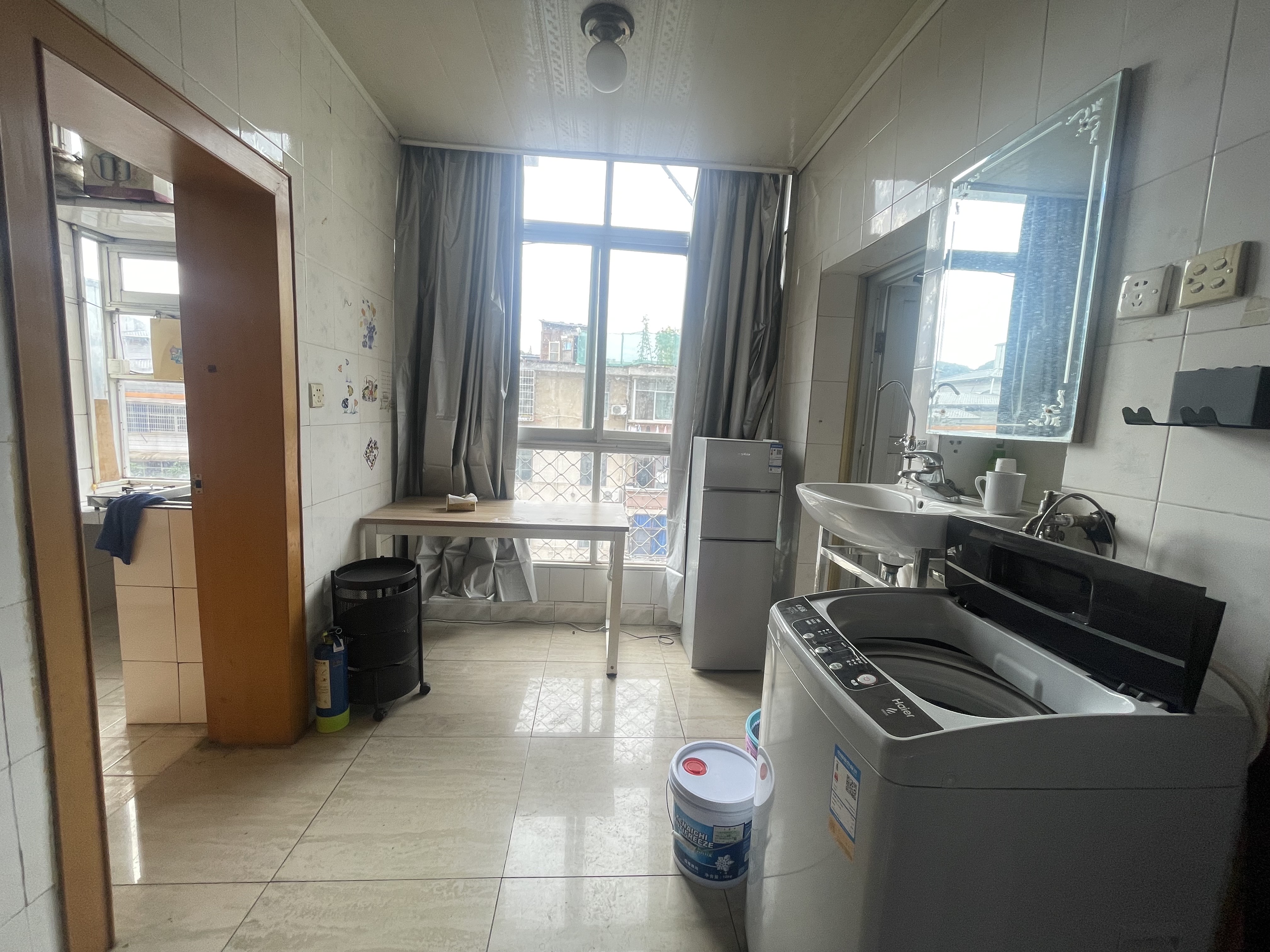 航院宿舍  2室2厅1卫    22.8万客厅