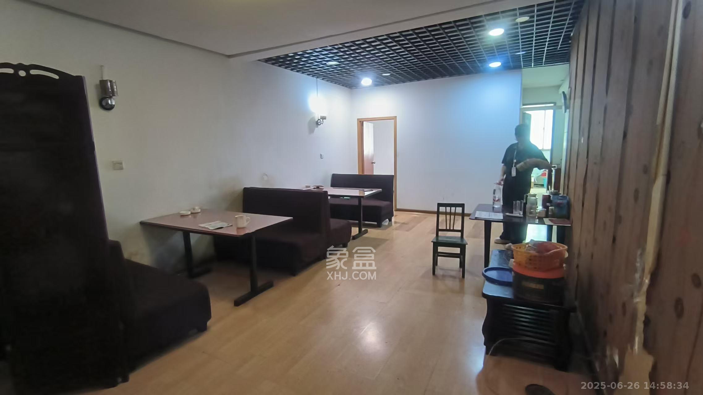 福安公寓 4室2厅2卫 4500.0元/月 福安公寓 4室2厅2卫 4500.0元/月室内图