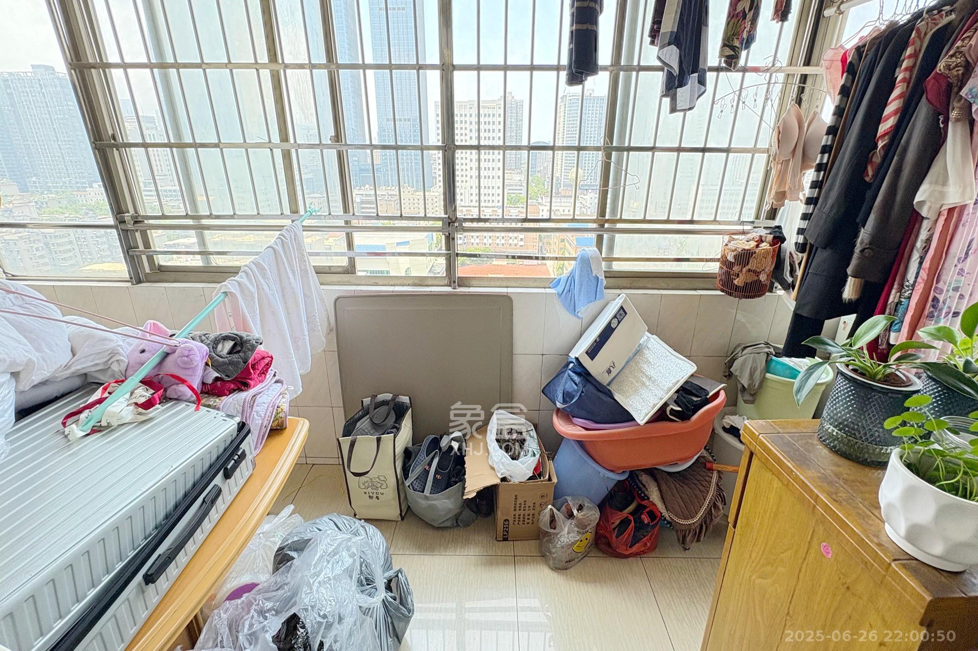 铁银大厦 3室1厅2卫 105.0万 铁银大厦 3室1厅2卫 105.0万阳台