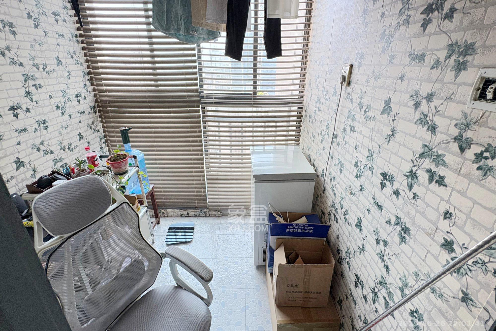 湘域中央 2室1厅1卫 110.0万 湘域中央 2室1厅1卫 110.0万阳台