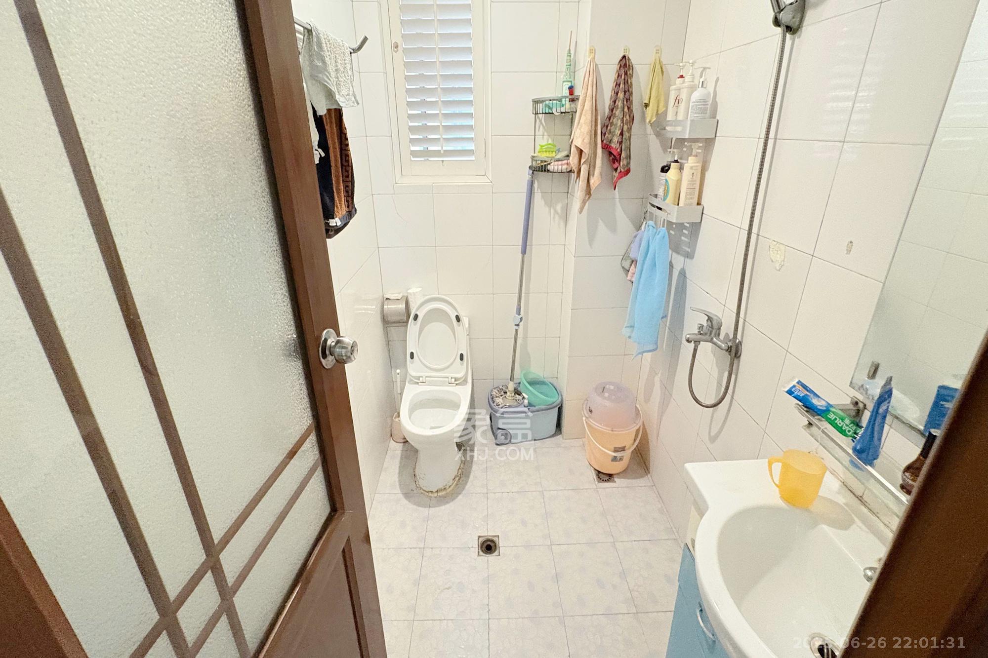 湘域中央 2室1厅1卫 110.0万 湘域中央 2室1厅1卫 110.0万卫生间