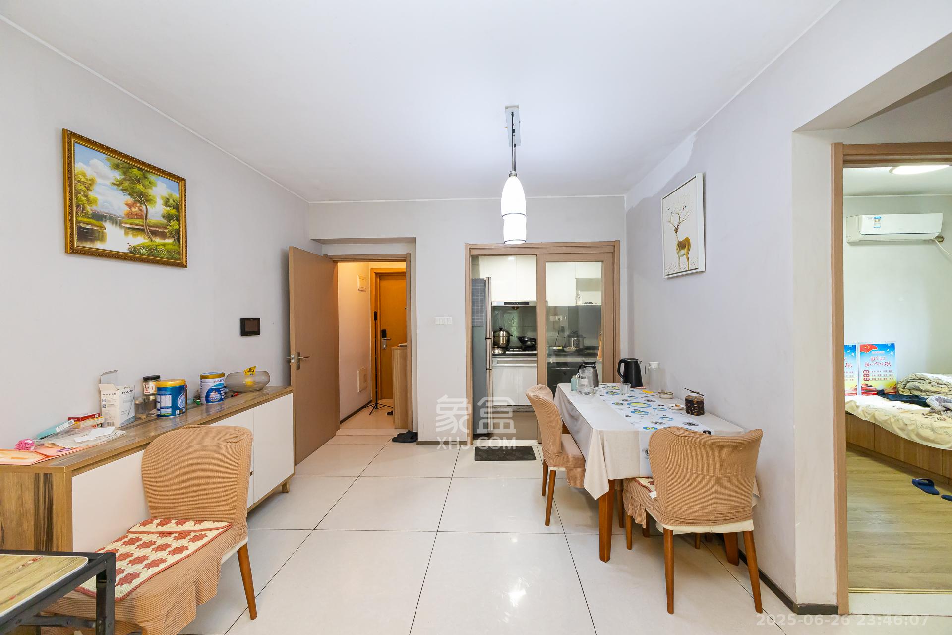 时代倾城二期  2室2厅1卫    60.0万 时代倾城二期  2室2厅1卫    60.0万客厅