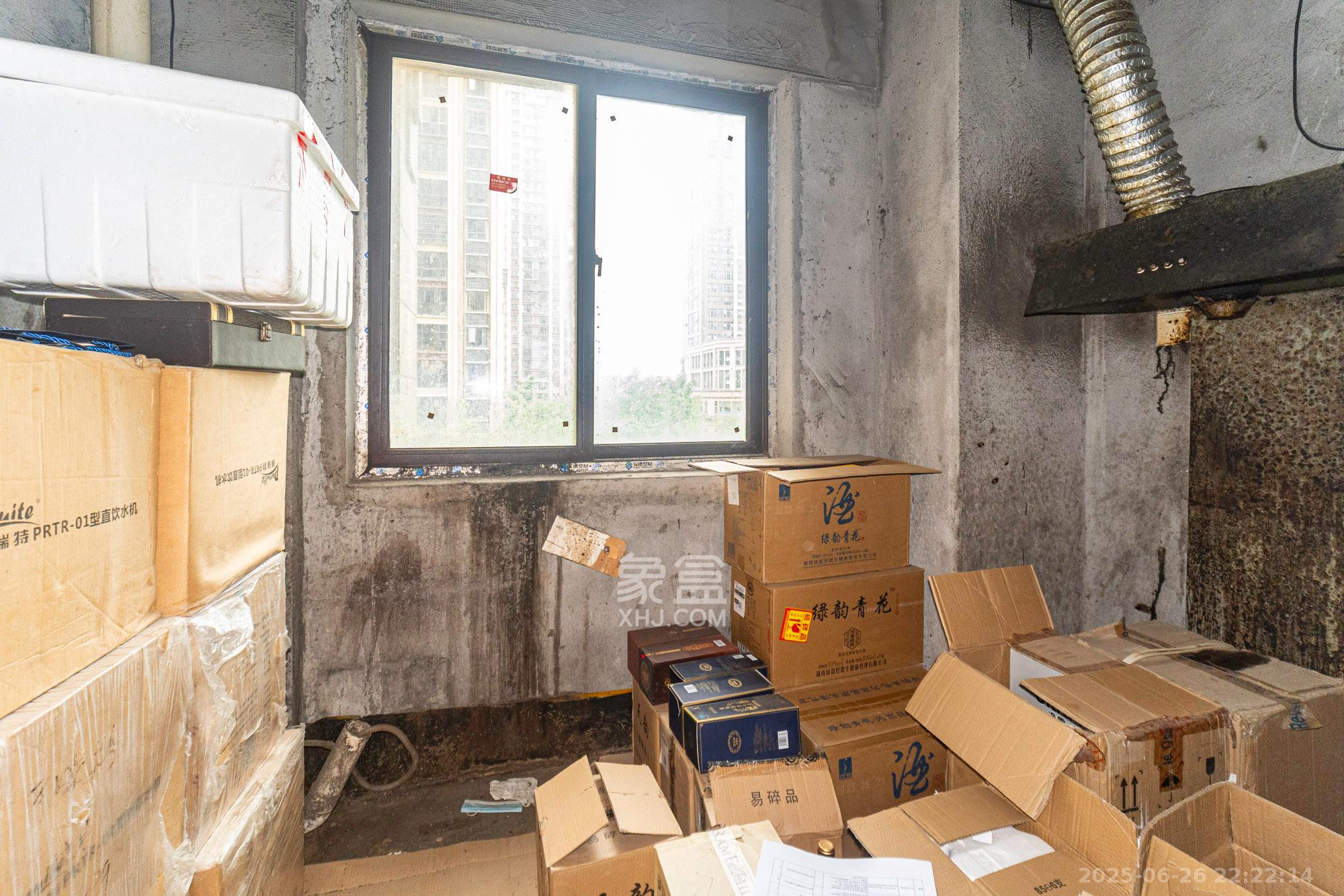 东方美地  3室2厅2卫   75.00万厨房