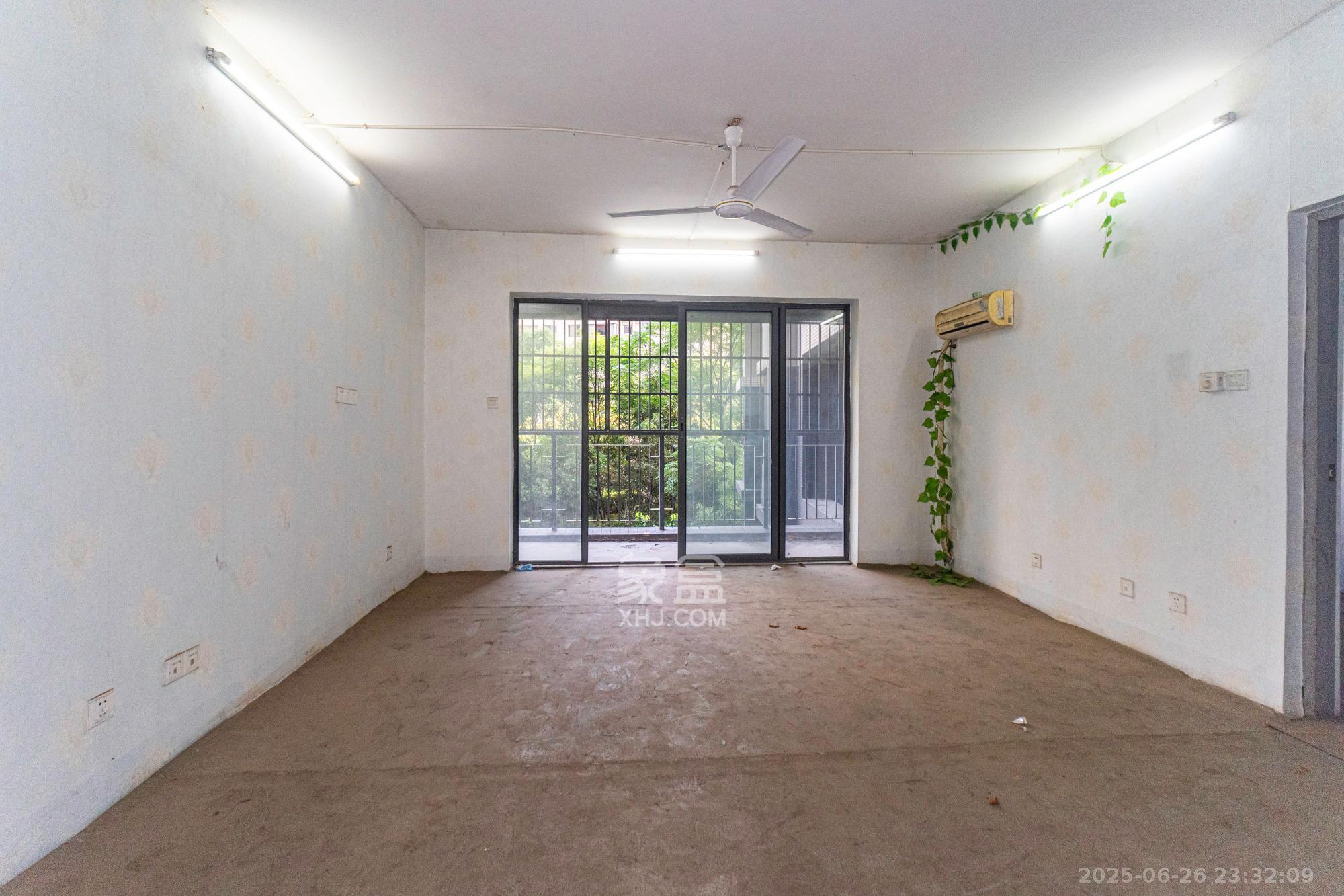 恒基凯旋门一二期 3室2厅1卫 155.98万 恒基凯旋门一二期 3室2厅1卫 155.98万客厅