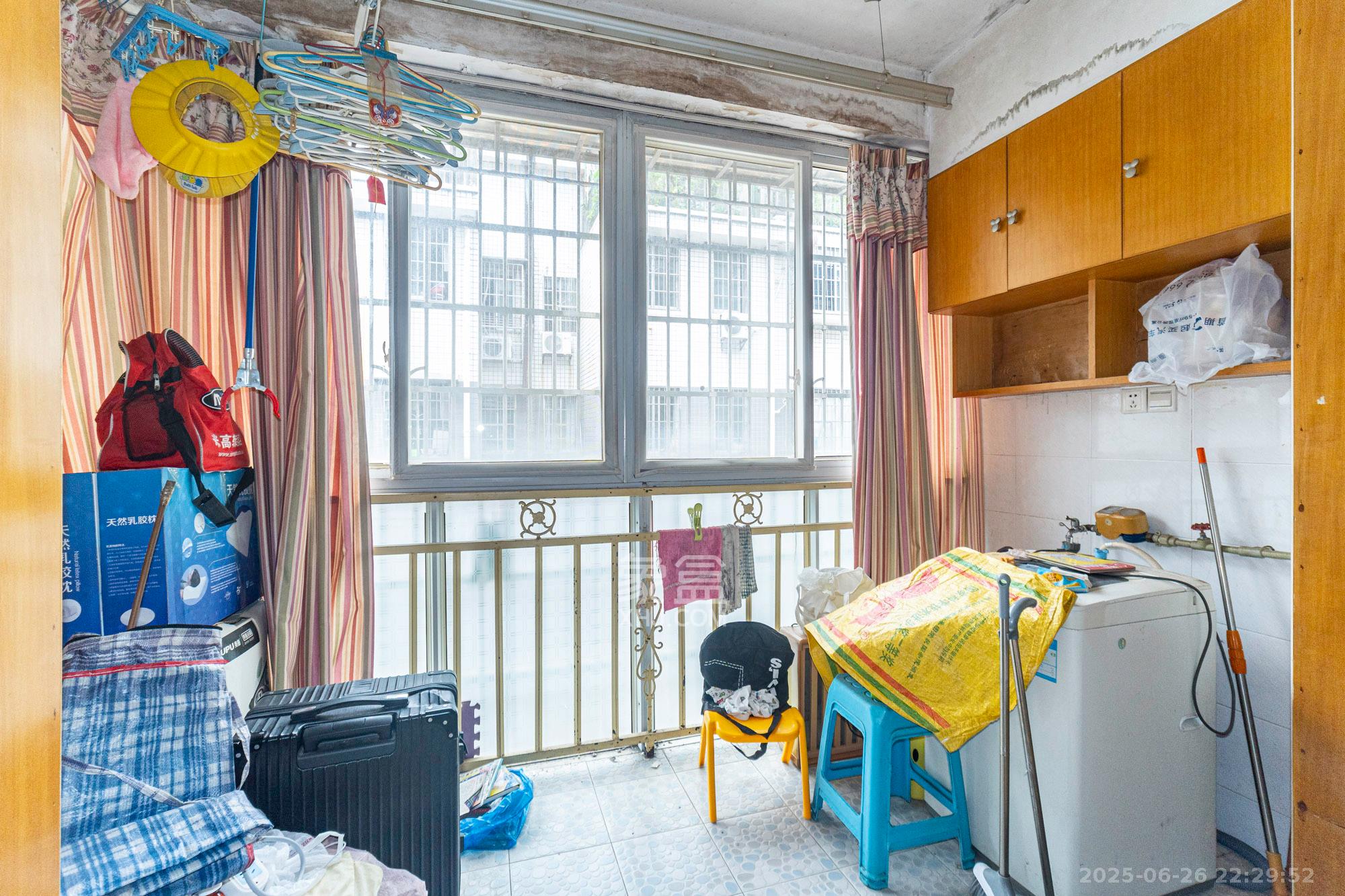 湘绣城  2室2厅1卫    28.8万阳台