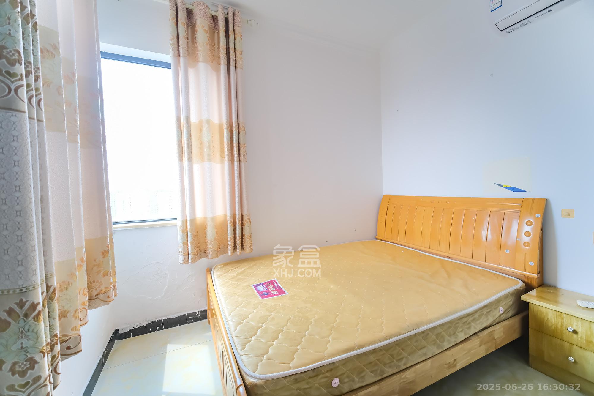 月亮湾草莓街区一、二期  3室2厅1卫    49.8万 月亮湾草莓街区一、二期  3室2厅1卫    49.8万卧室