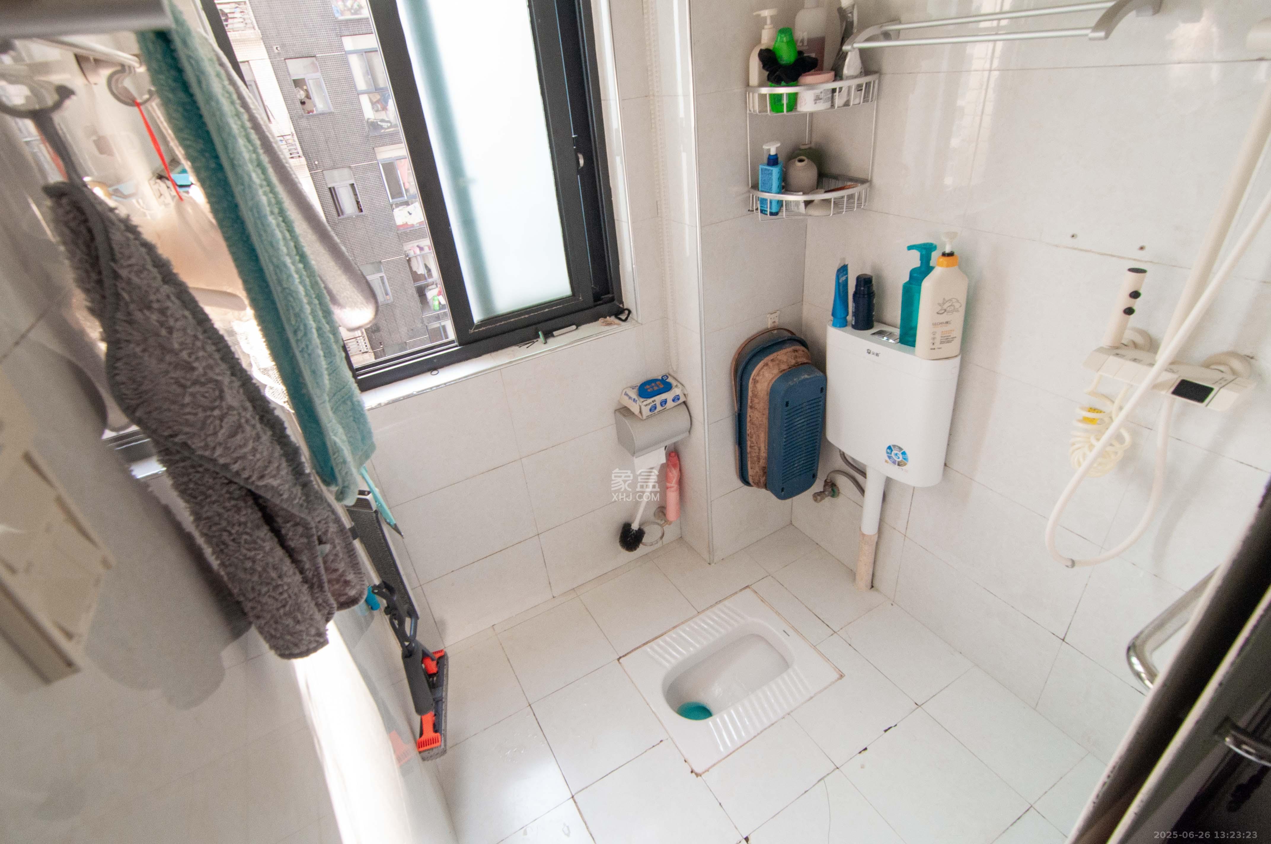 高鑫麓城  3室2厅1卫    98.0万 高鑫麓城  3室2厅1卫    98.0万卫生间