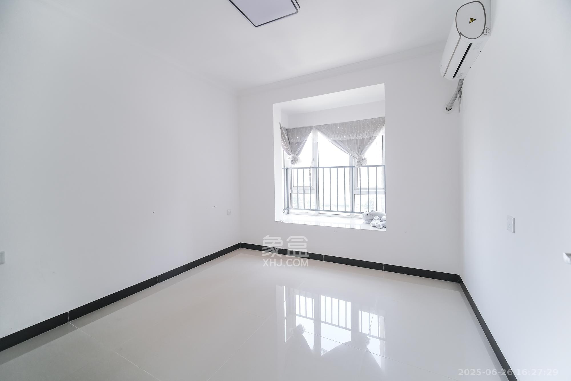 荣盛花语城 3室2厅1卫 60.5万 荣盛花语城 3室2厅1卫 60.5万卧室