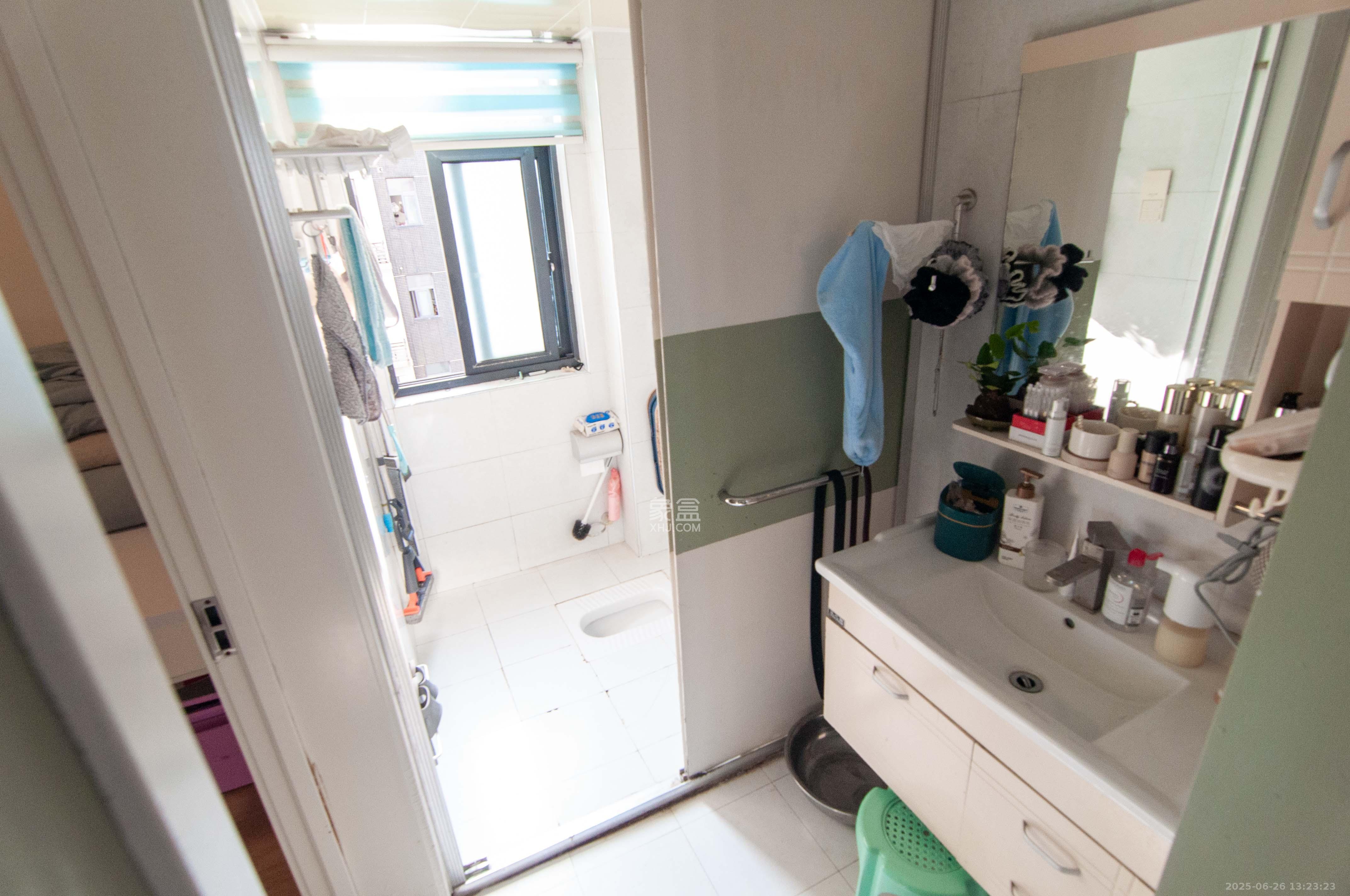 高鑫麓城  3室2厅1卫    98.0万 高鑫麓城  3室2厅1卫    98.0万卫生间