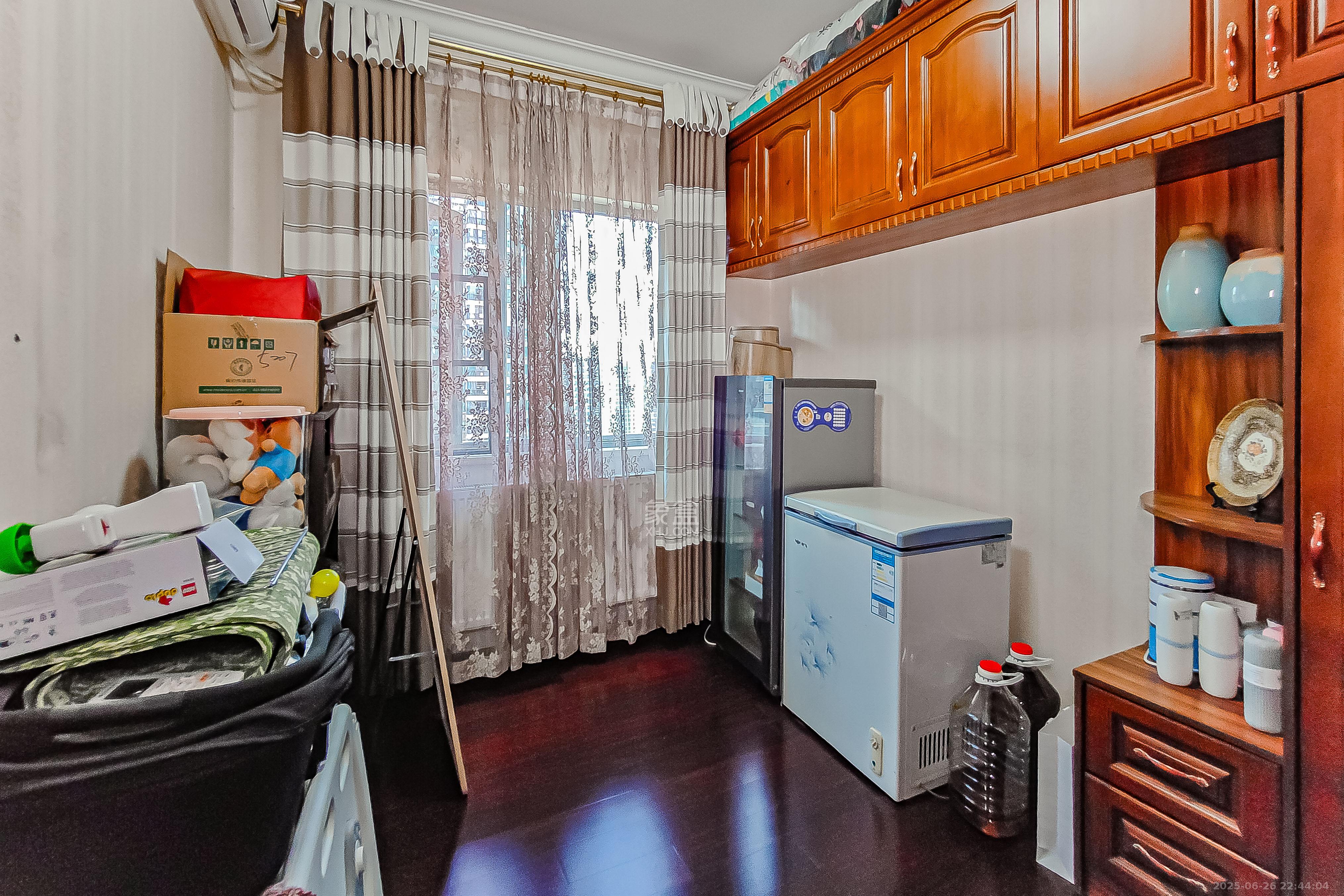 恒大翡翠华庭 4室2厅2卫 139.8万 恒大翡翠华庭 4室2厅2卫 139.8万卧室