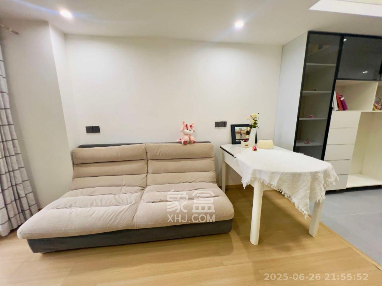 卓越江岸  2室1厅1卫   2900.00元/月室内图