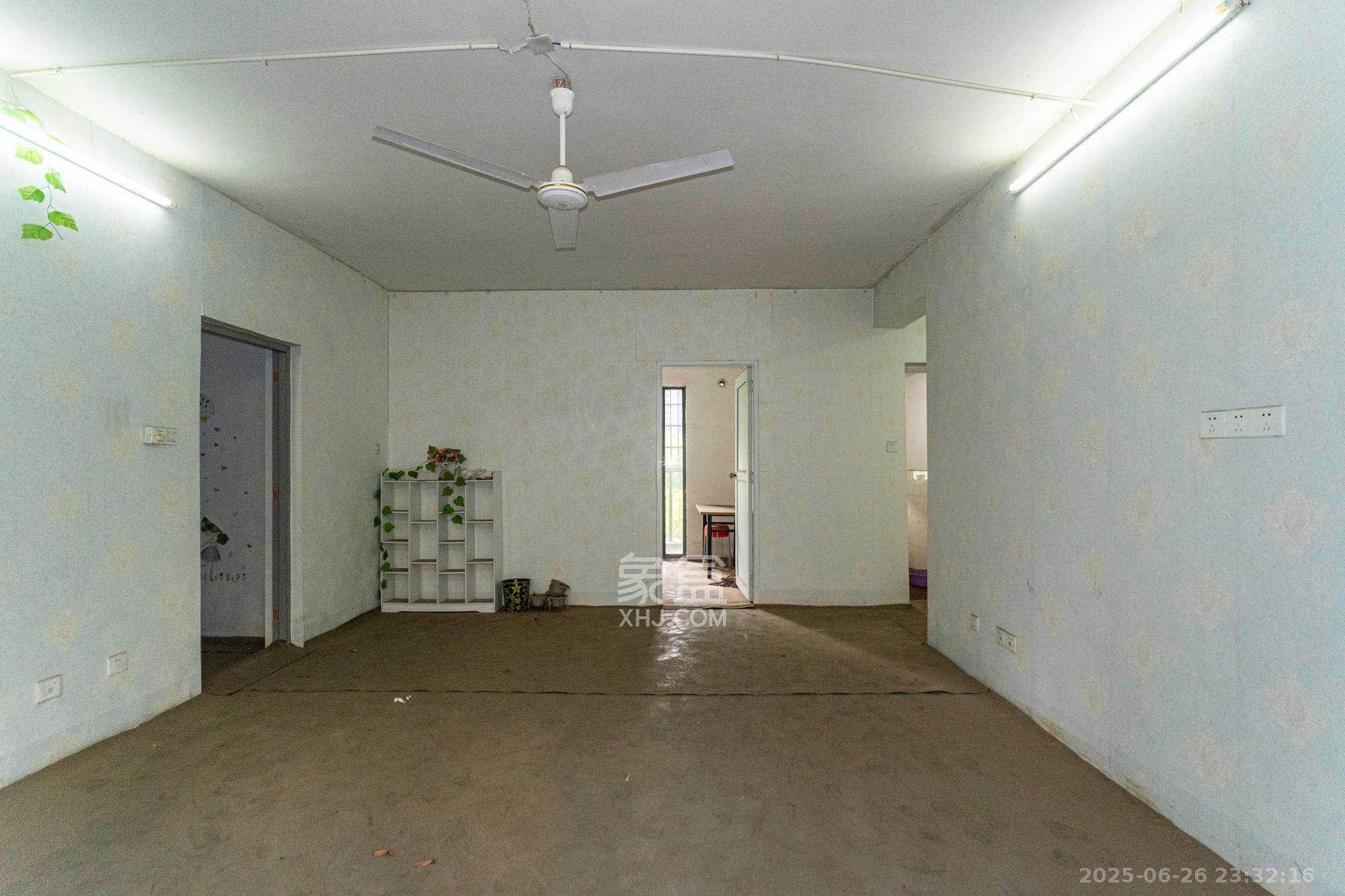 恒基凯旋门一二期 3室2厅1卫 155.98万 恒基凯旋门一二期 3室2厅1卫 155.98万客厅