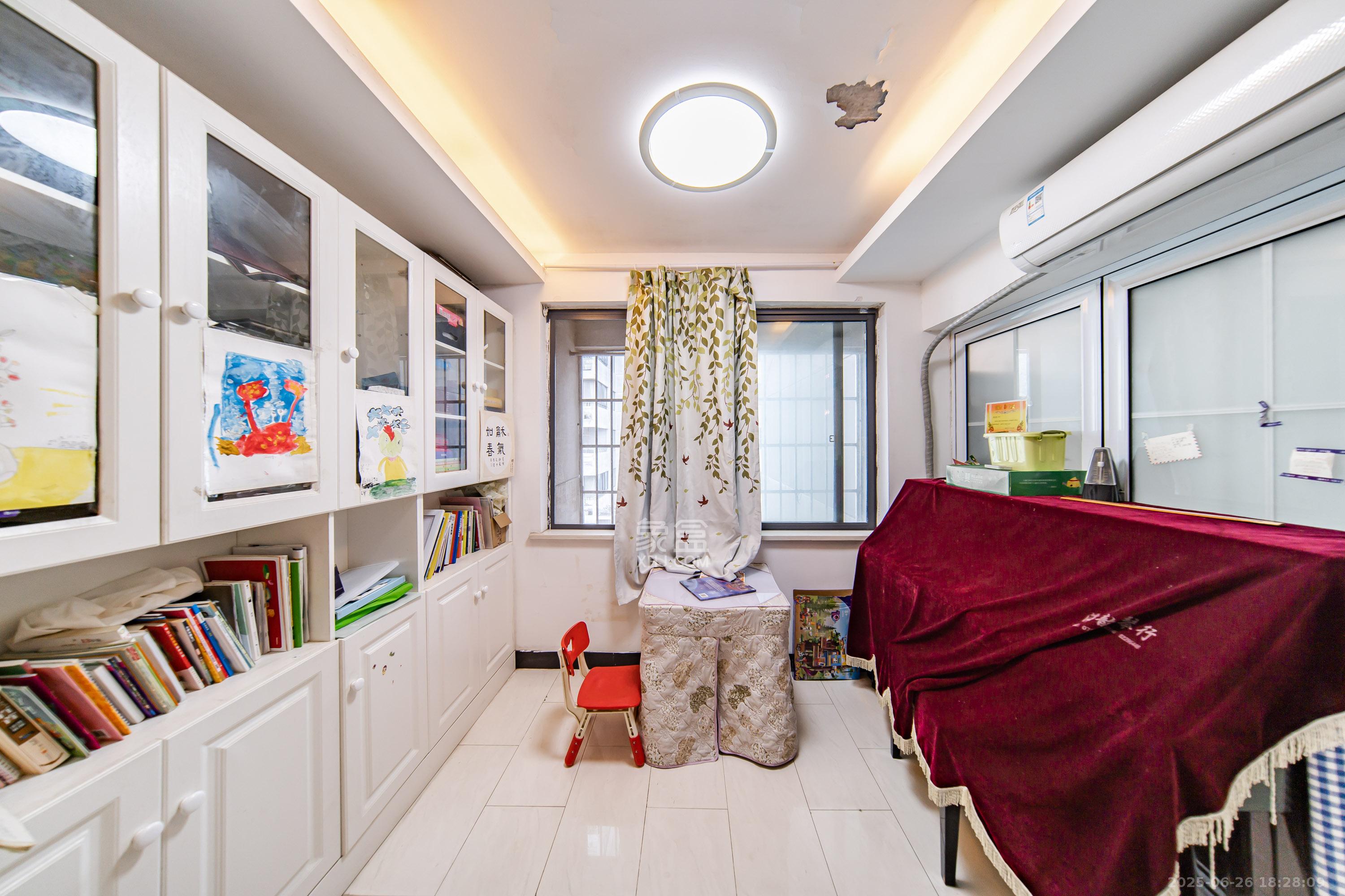 阳光100一期、四五期  4室2厅2卫    103.8万 阳光100一期、四五期  4室2厅2卫    103.8万卧室