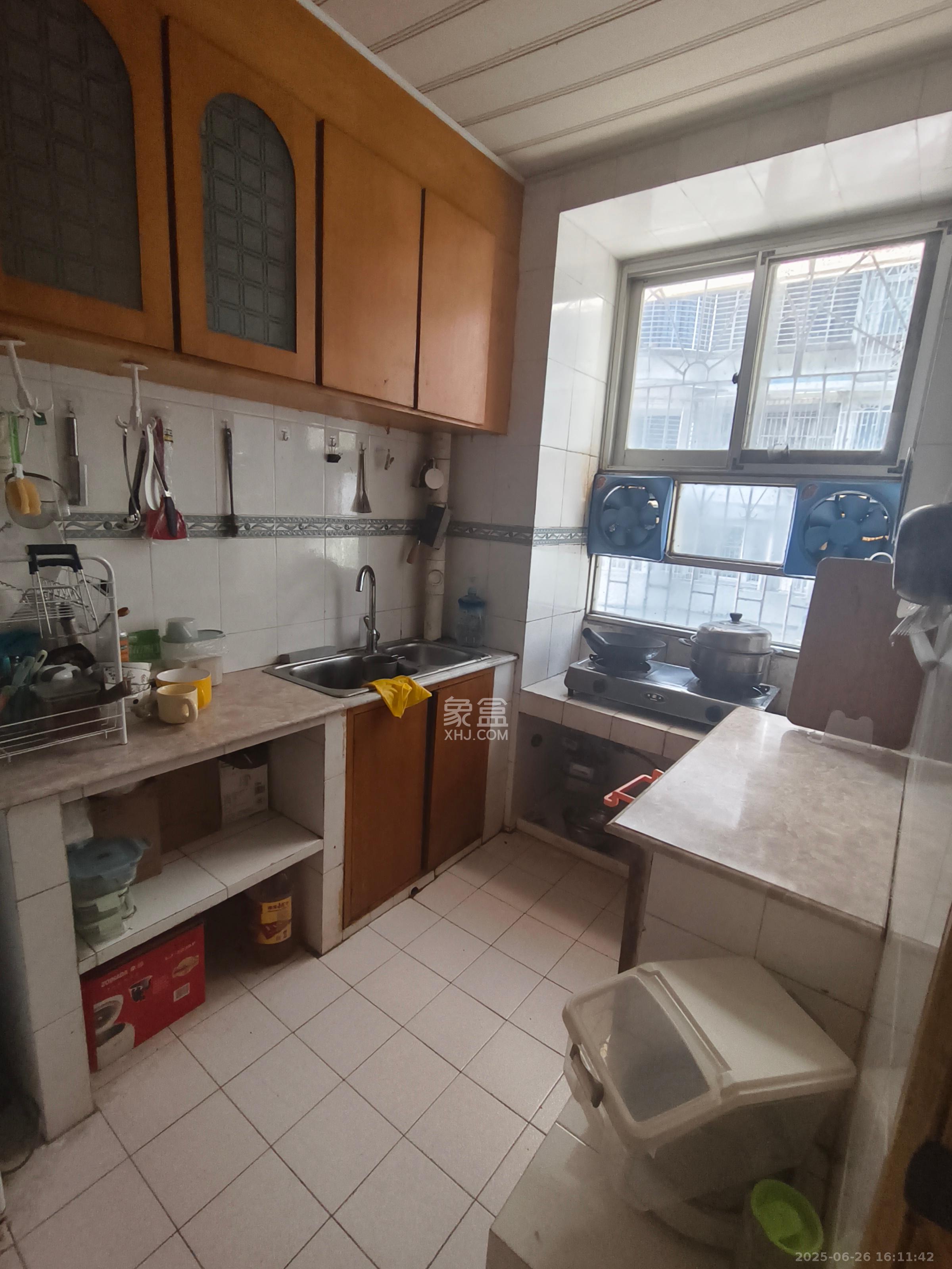 雅泰花园 2室2厅1卫 1800.0元/月 雅泰花园 2室2厅1卫 1800.0元/月室内图