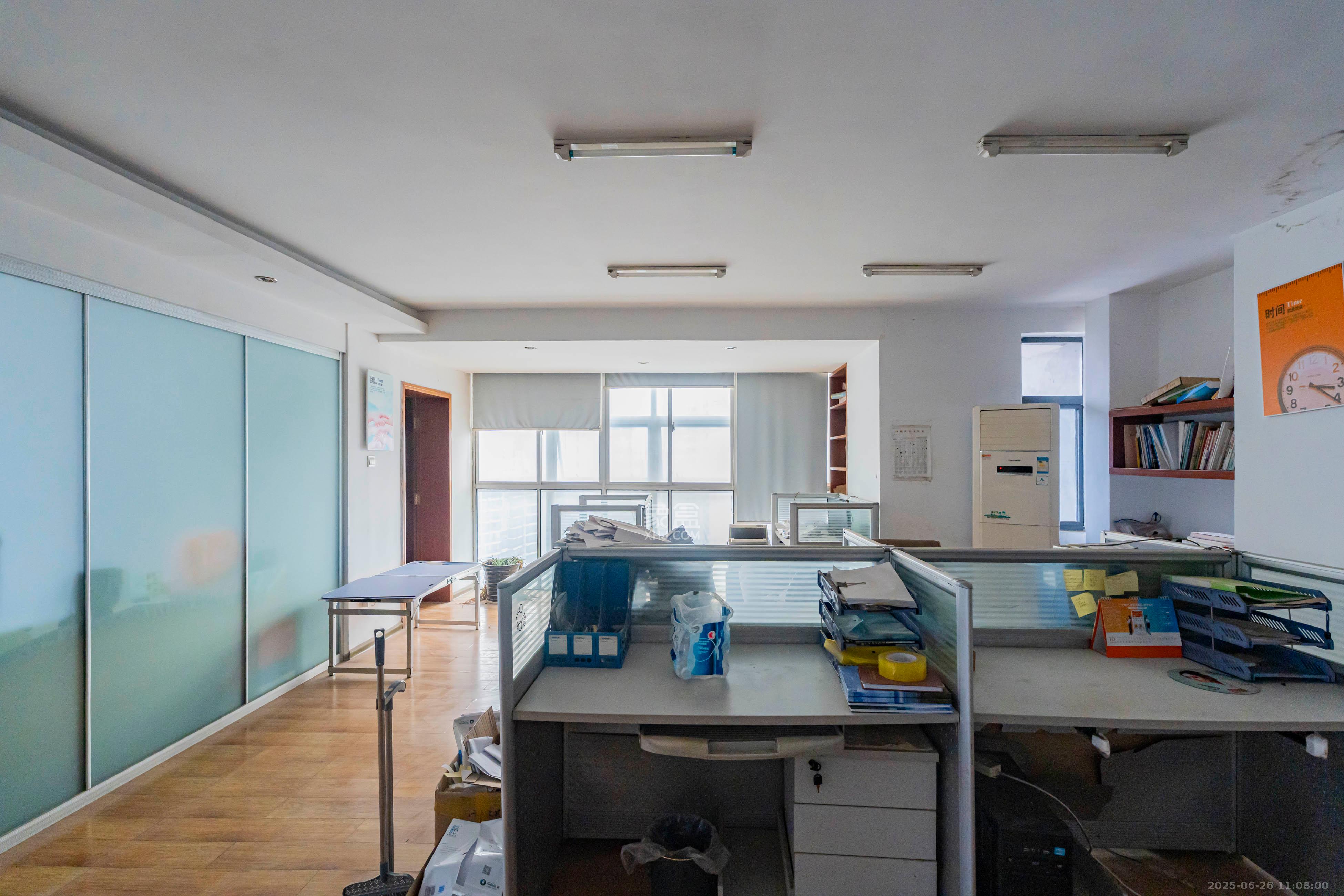 新时代广场 1室2厅1卫 3500.0元/月 新时代广场 1室2厅1卫 3500.0元/月室内图