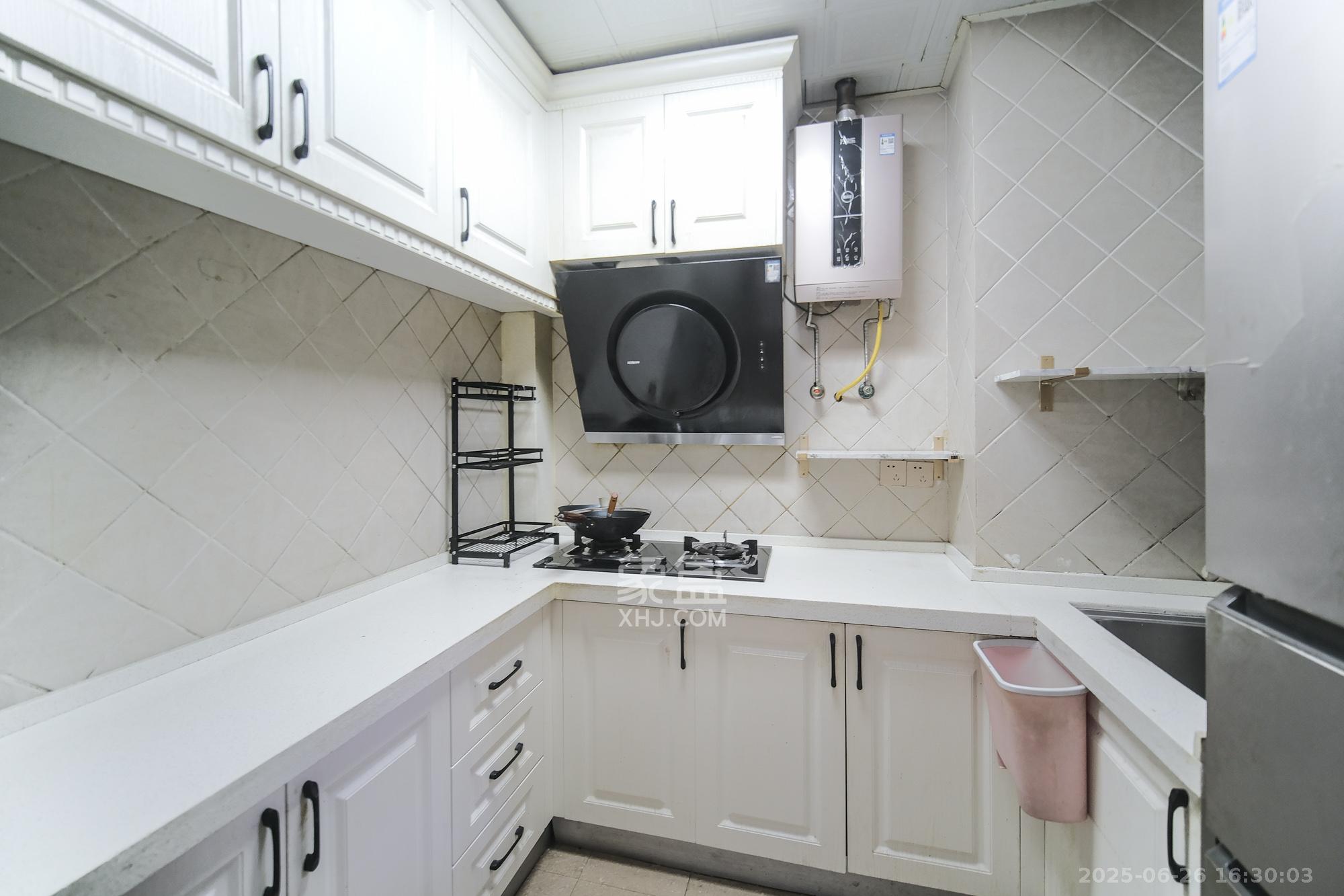 郡原居里 2室1厅1卫 46.8万 郡原居里 2室1厅1卫 46.8万厨房