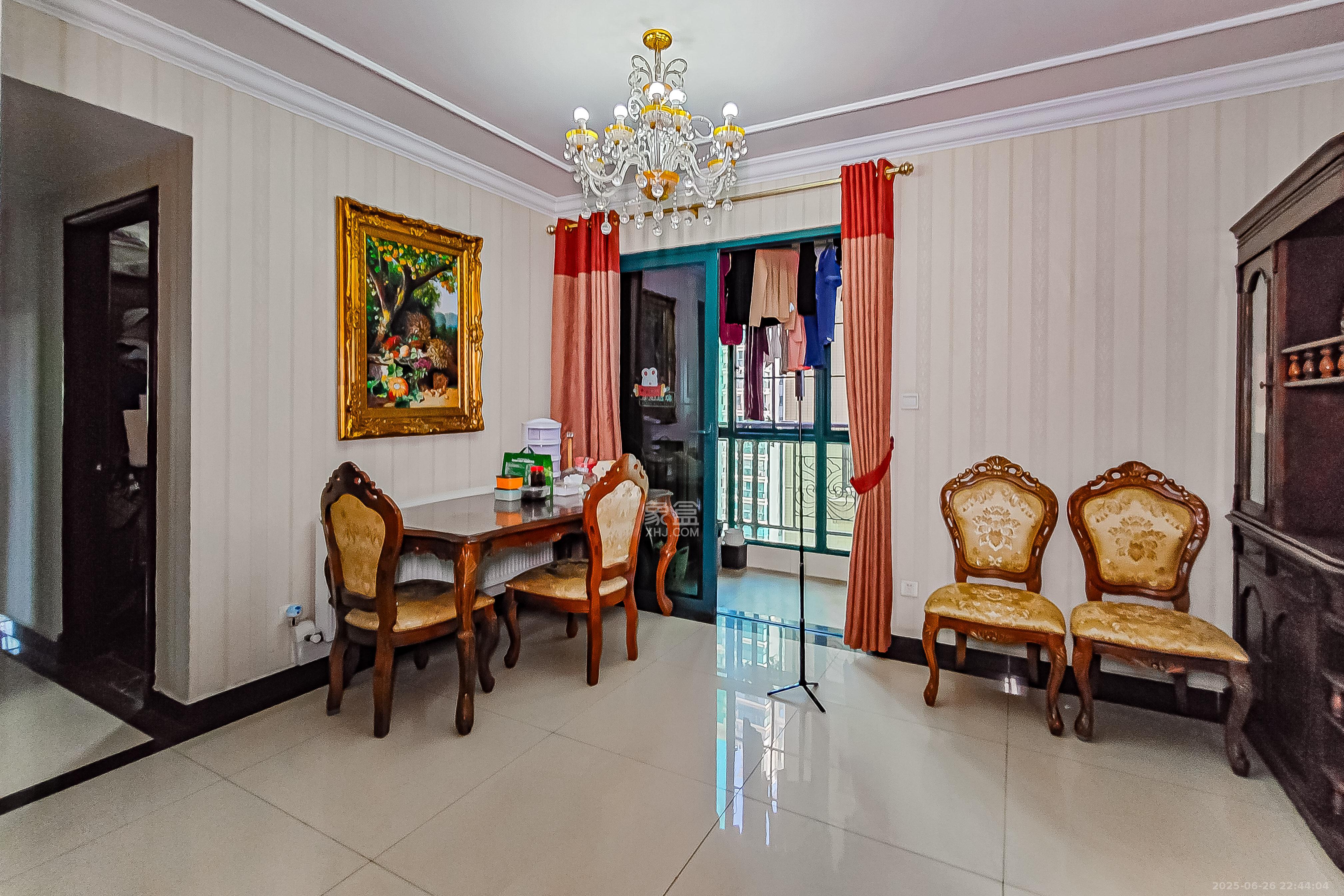 恒大翡翠华庭 4室2厅2卫 139.8万 恒大翡翠华庭 4室2厅2卫 139.8万客厅