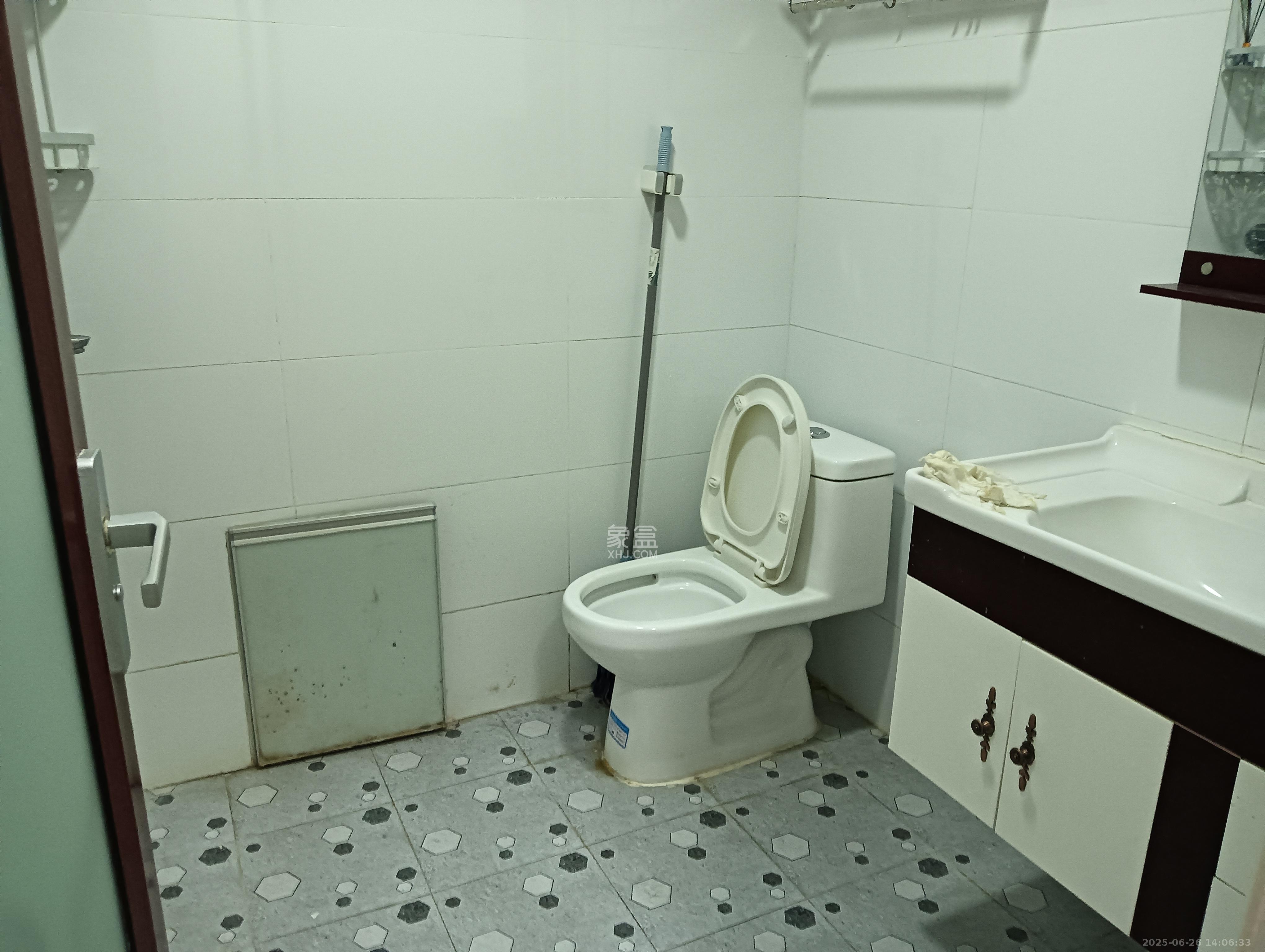 东怡外国（南湖一号)  1室0厅1卫    1800.0元/月室内图