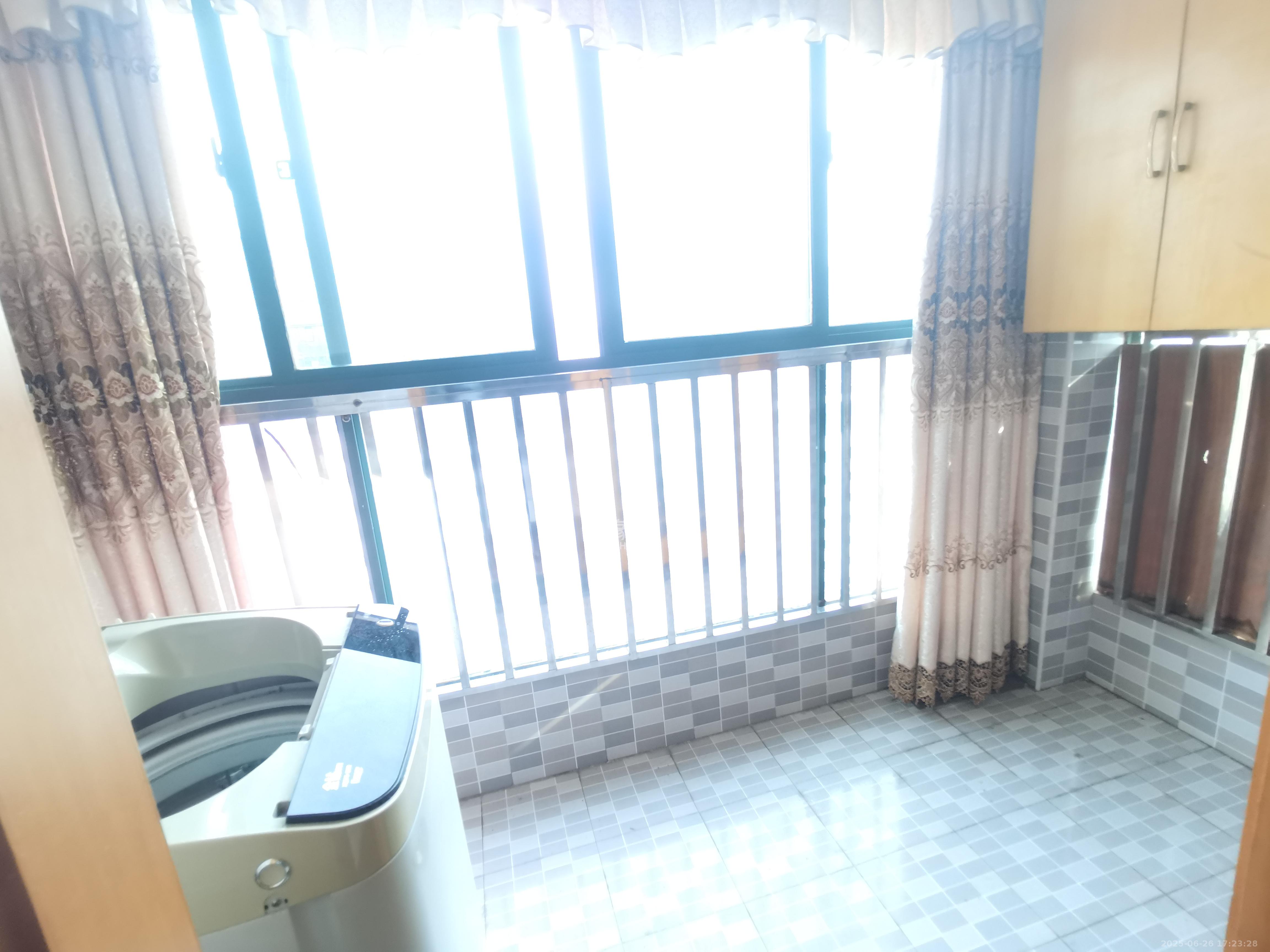 高桥财富大厦  3室2厅1卫   1800.00元/月室内图