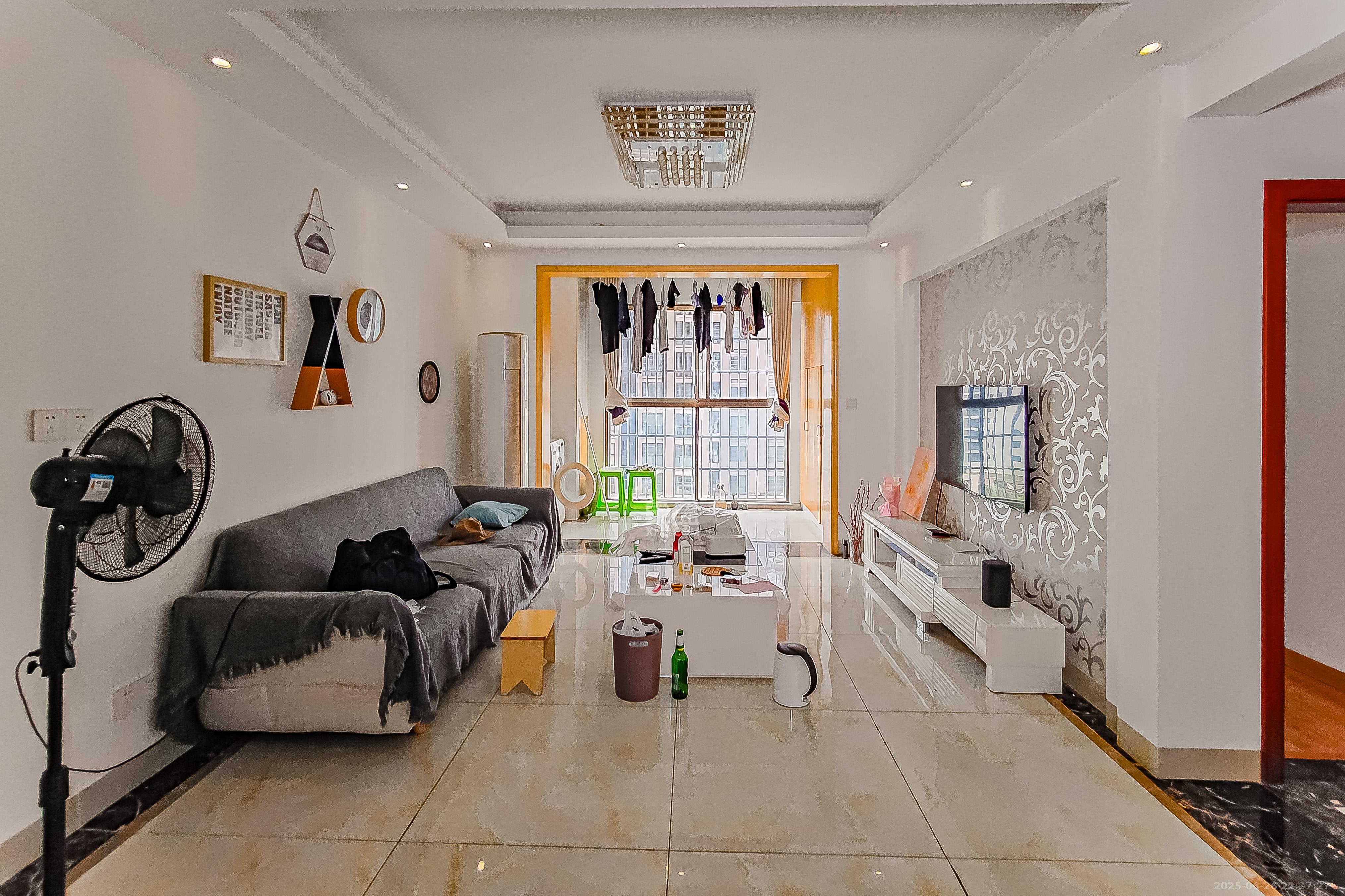 家和院  3室2厅1卫    72.0万 家和院  3室2厅1卫    72.0万客厅