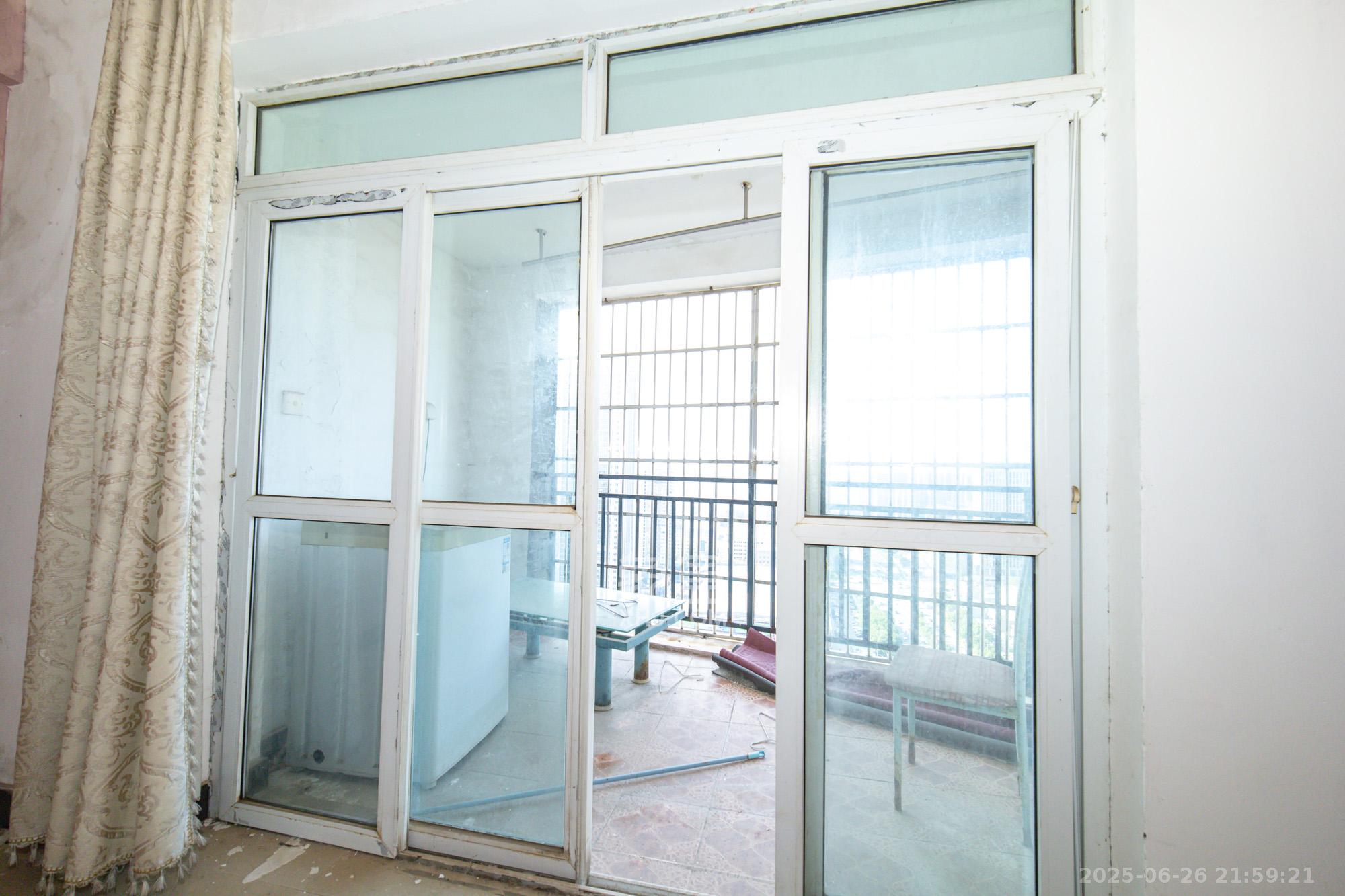 未来现代城 2室2厅1卫 49.8万 未来现代城 2室2厅1卫 49.8万阳台