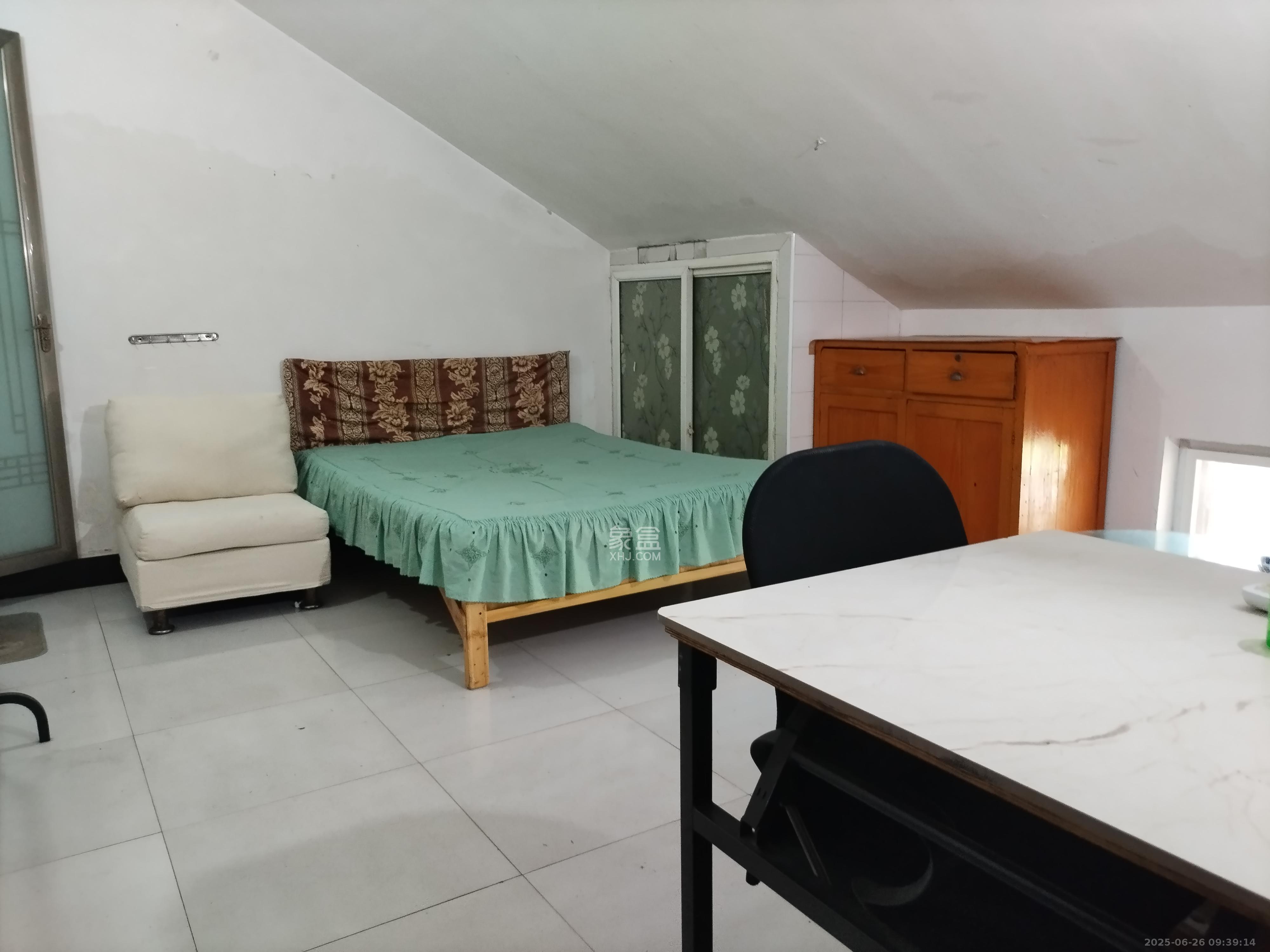 德政园  1室2厅1卫    1200.0元/月 德政园  1室2厅1卫    1200.0元/月室内图1