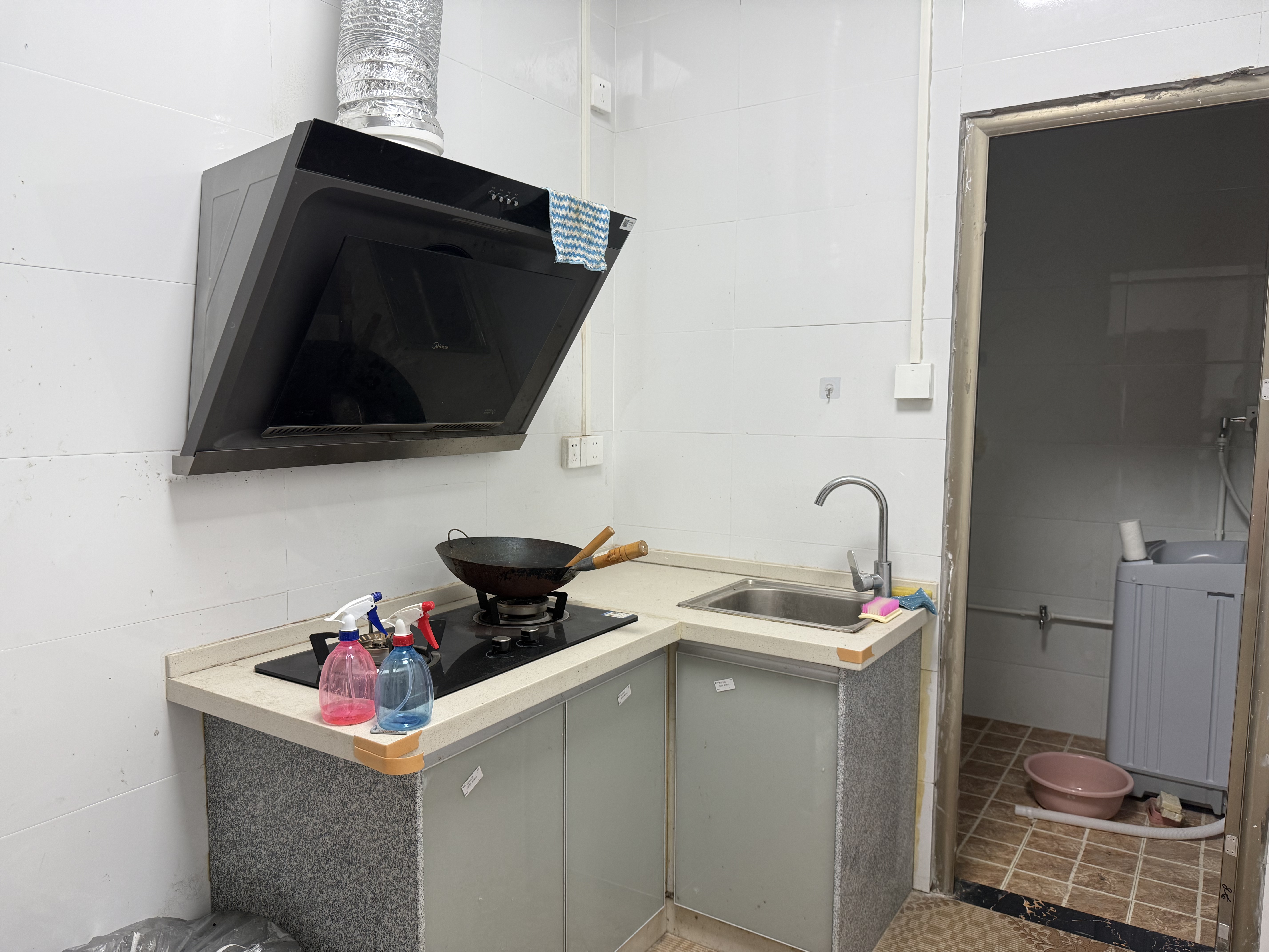 溪谷新村  1室1厅1卫   700.00元/月室内图