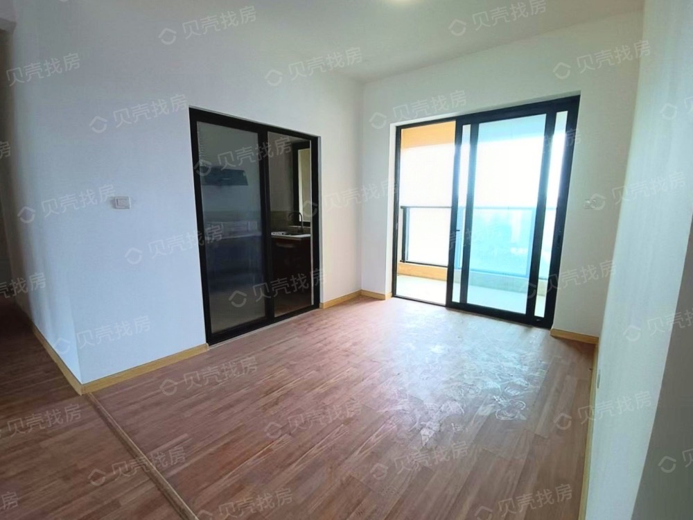 融创海口一号 4室2厅3卫 430.0万 融创海口一号 4室2厅3卫 430.0万客厅