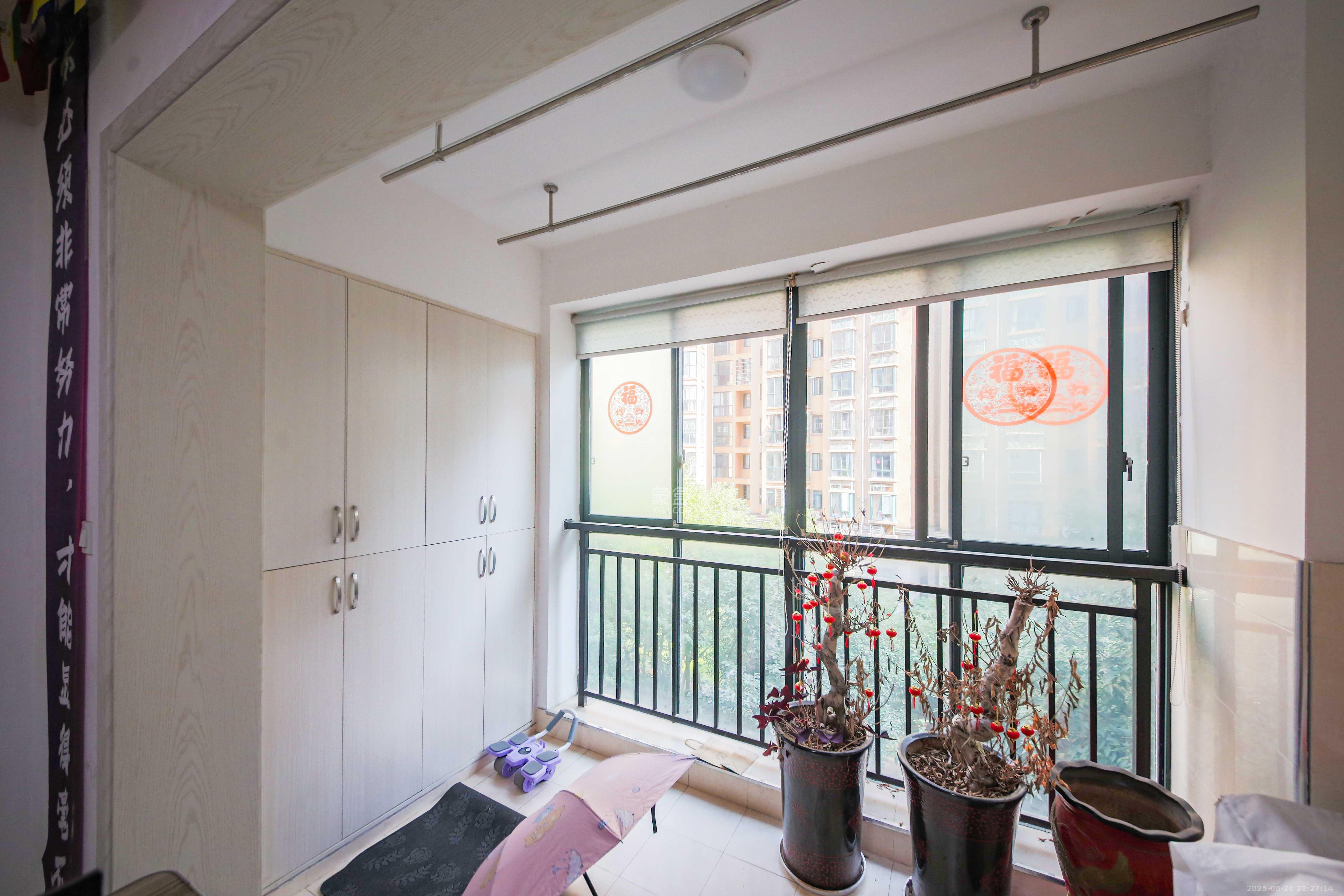 星城荣域  4室2厅2卫    143.0万 星城荣域  4室2厅2卫    143.0万阳台